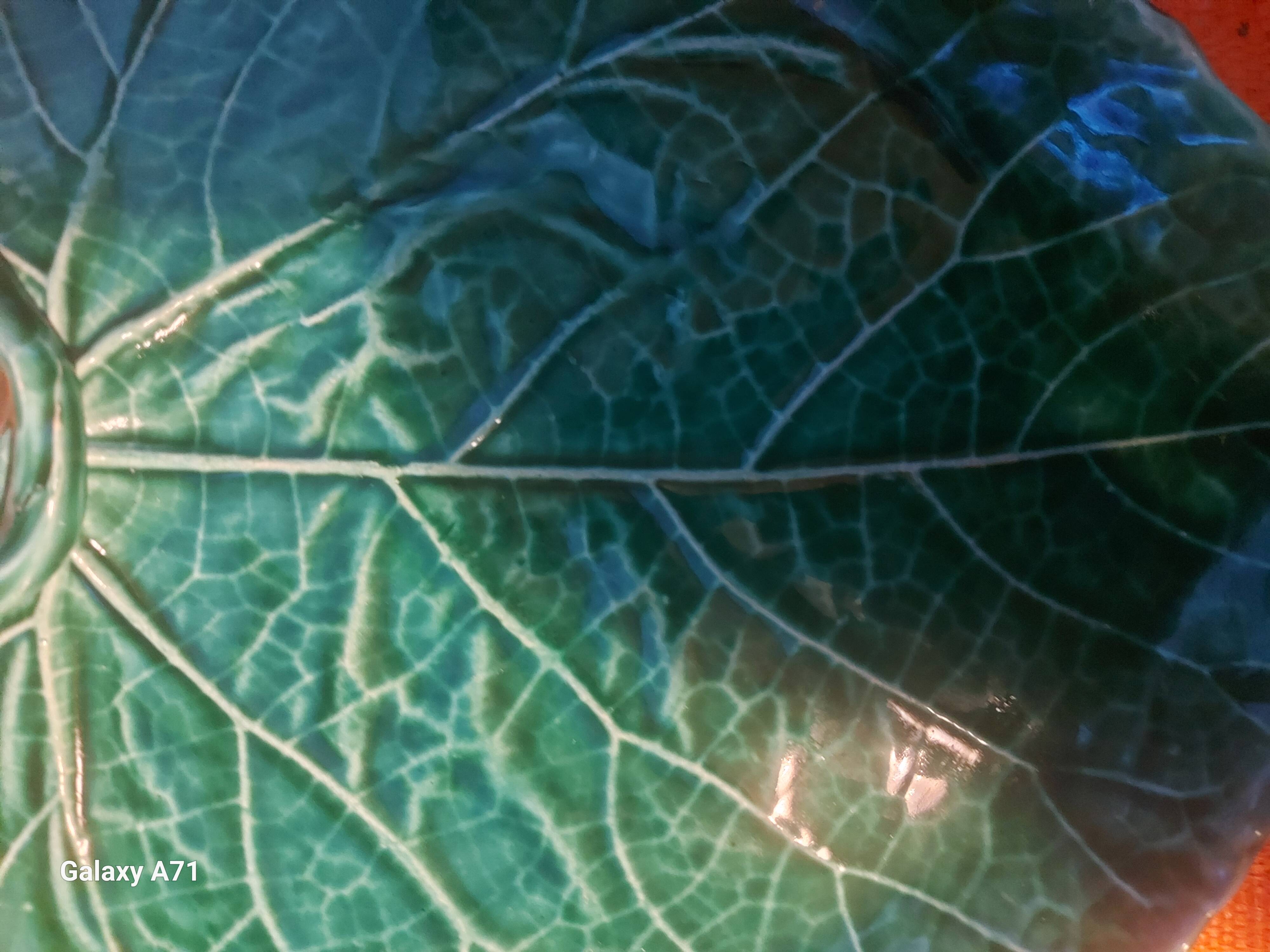 Green ceramic leaf-shaped dish