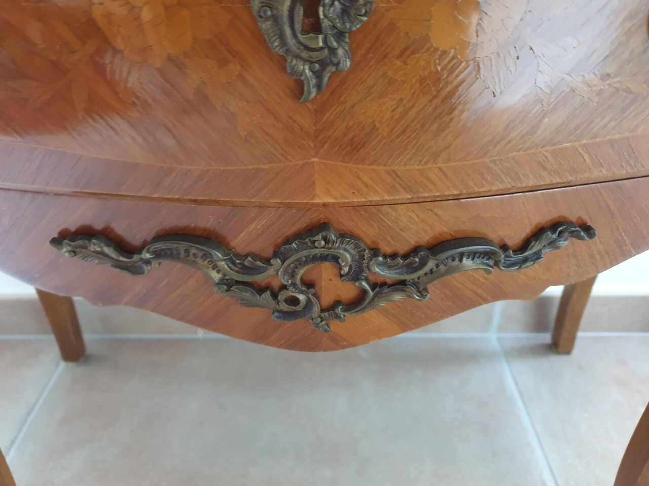 Louis XV curved chest of drawers