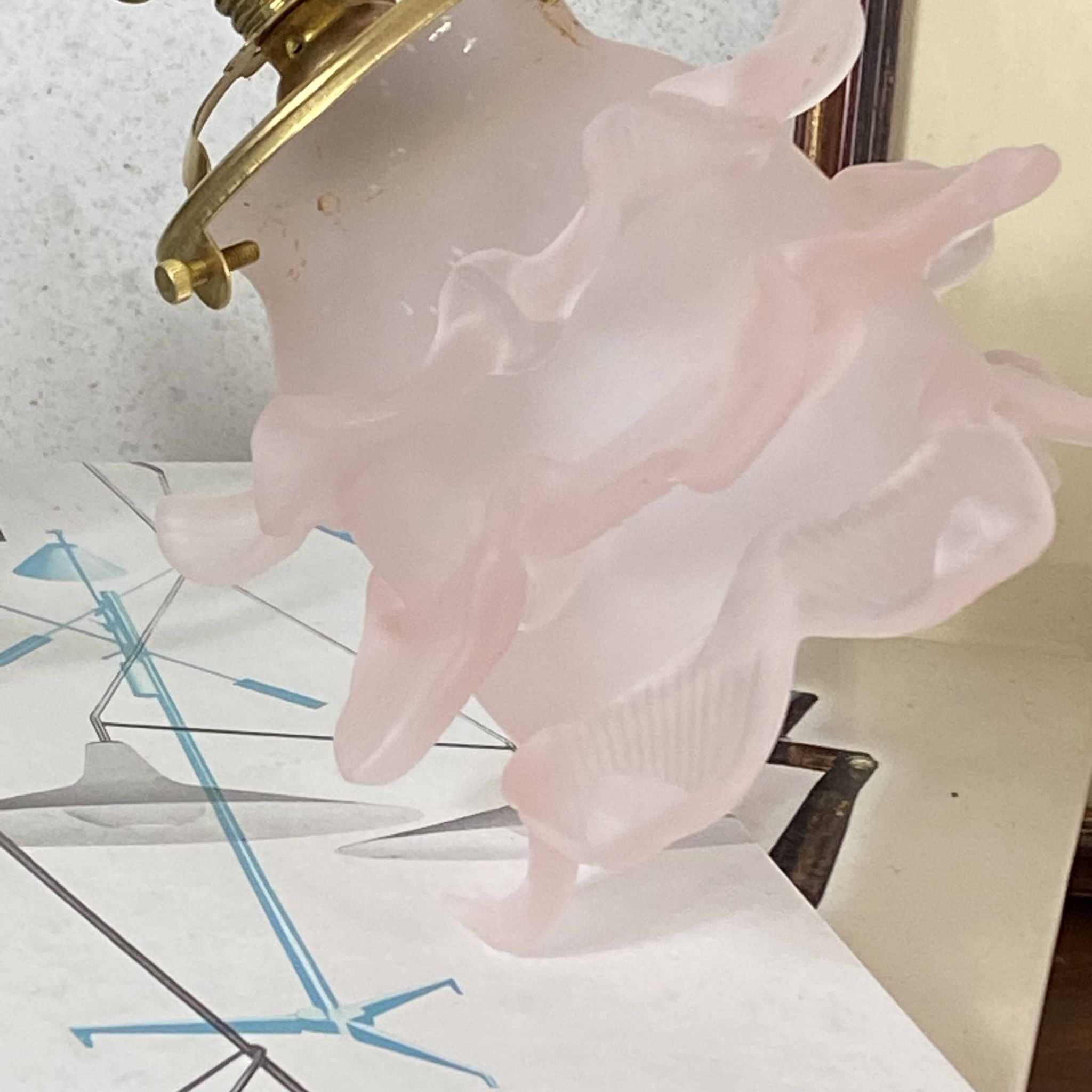 Applique col de cygne en laiton et tulipe pétales de rose en pâte de verre