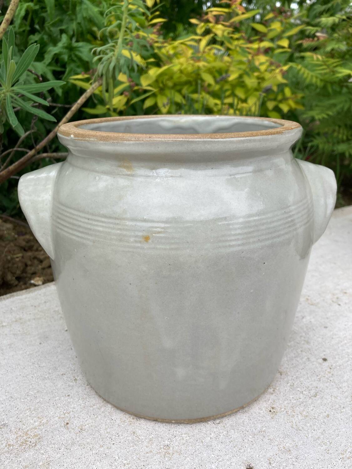 Light grey ceramic jar