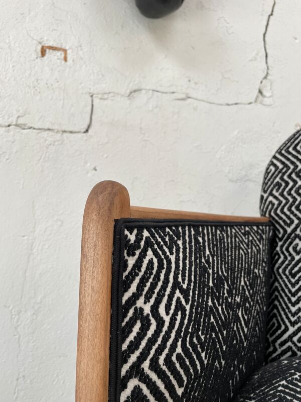 Fauteuil club en bois et tissu