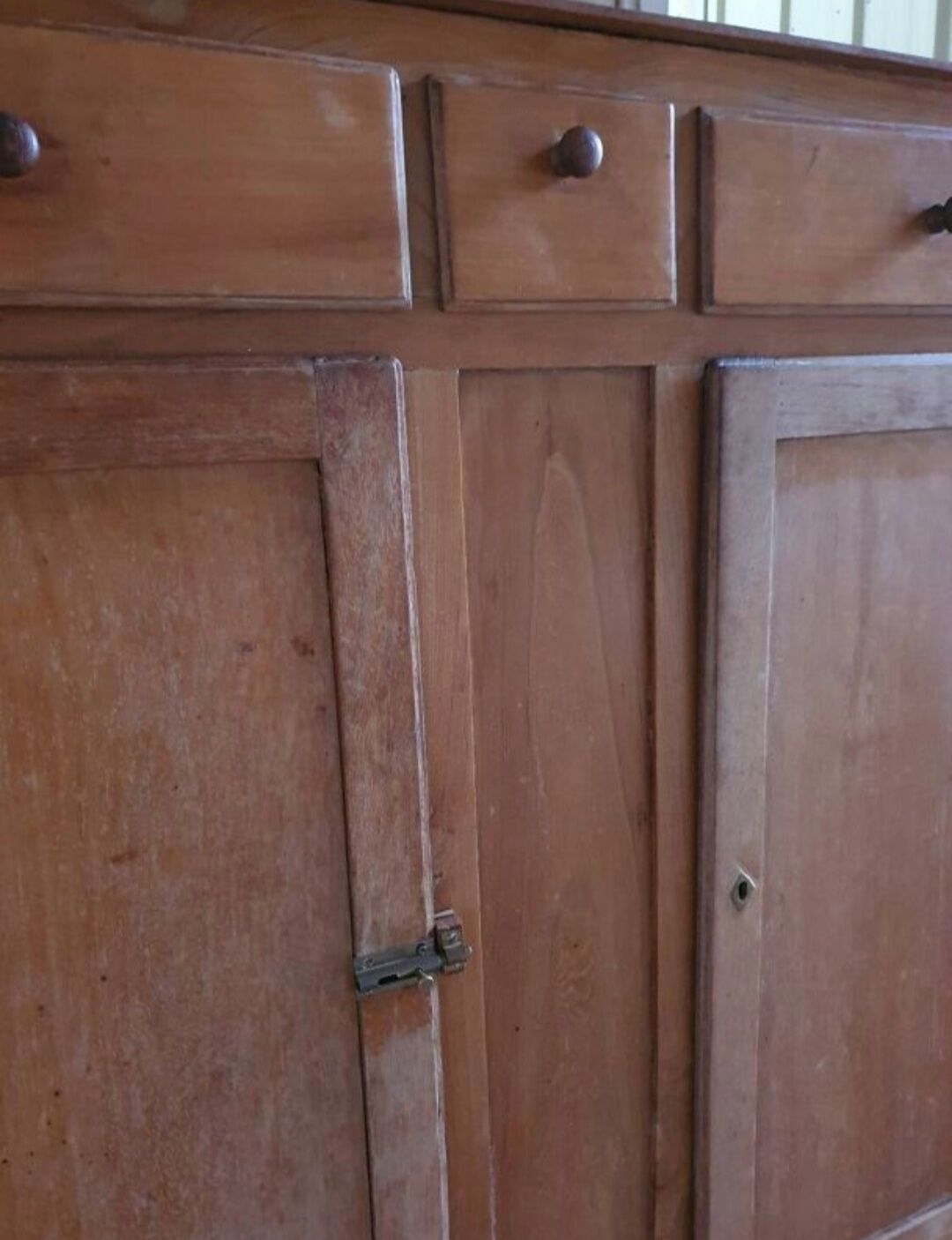 Buffet with 2 doors