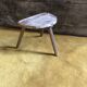 Tabouret tripode de traite patine vieilli