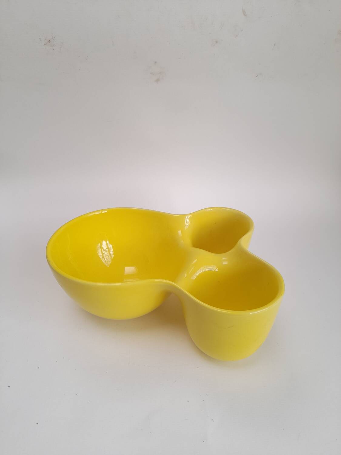 Yellow Vitamin fruit bowl by Muuto