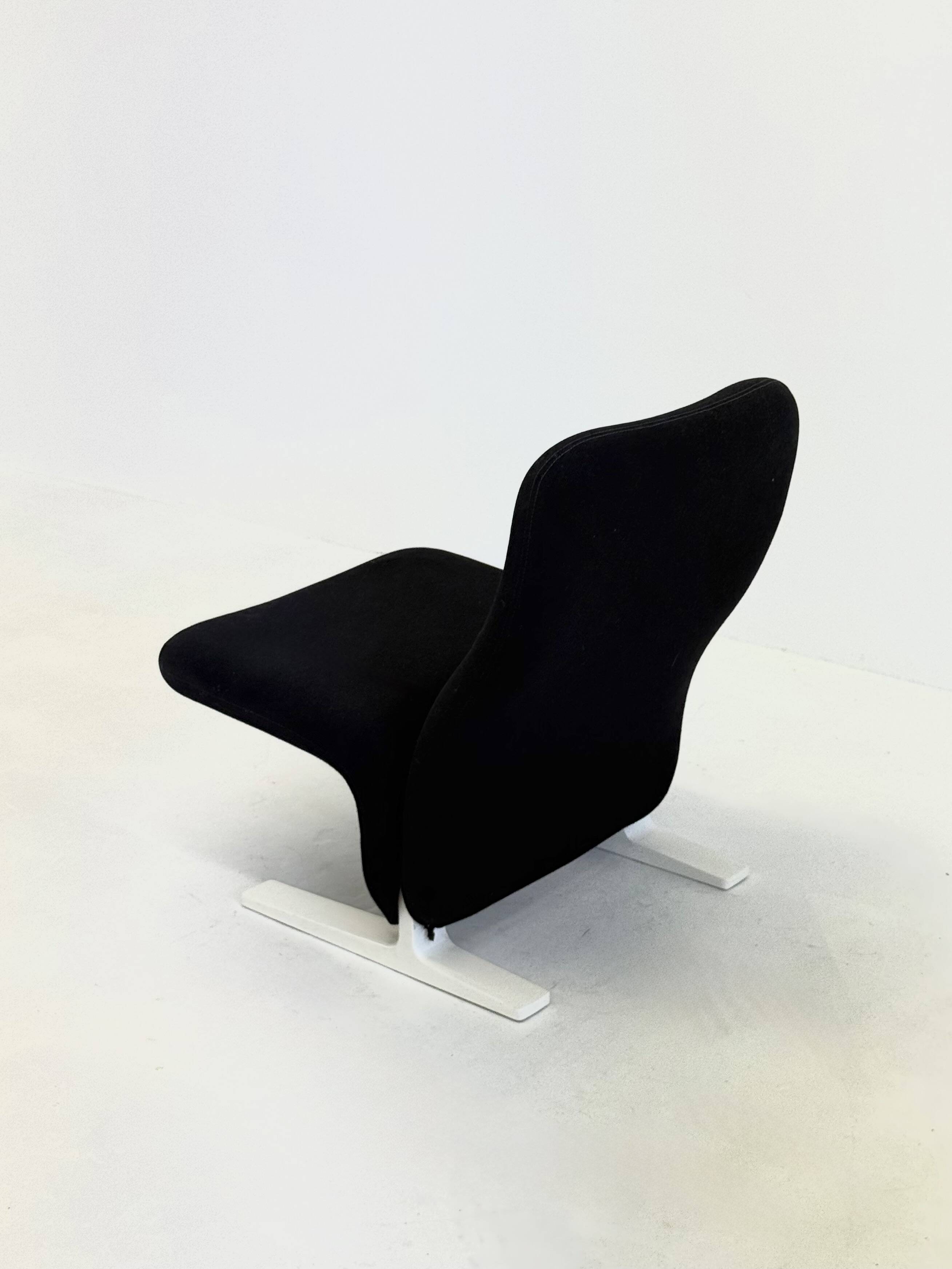 Artifort Concorde F780 armchair black by Pierre Paulin