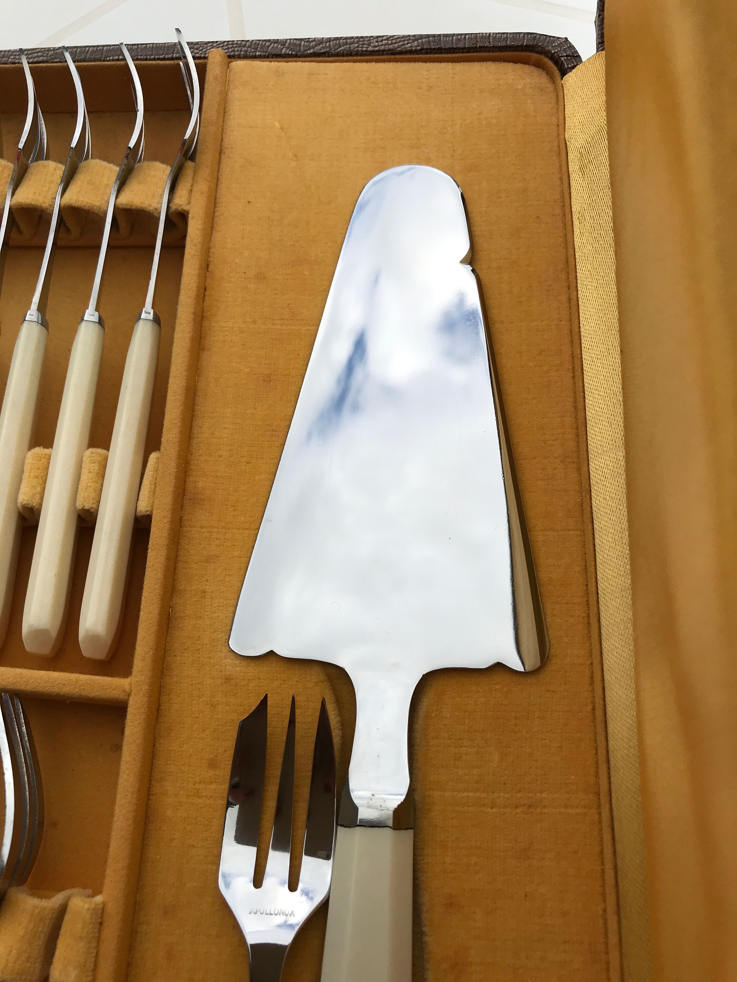 Vintage Pollinox cake service