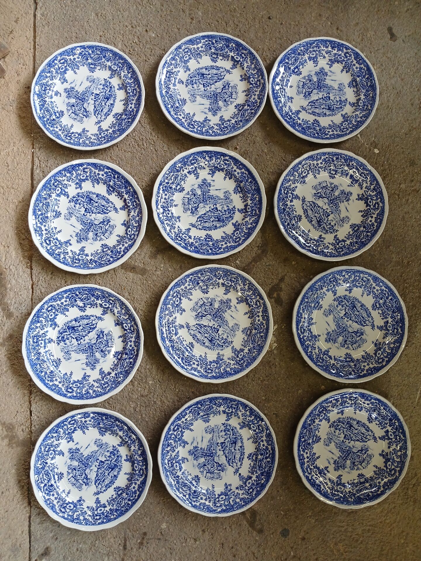 12 assiettes à dessert anciennes Lunéville KG