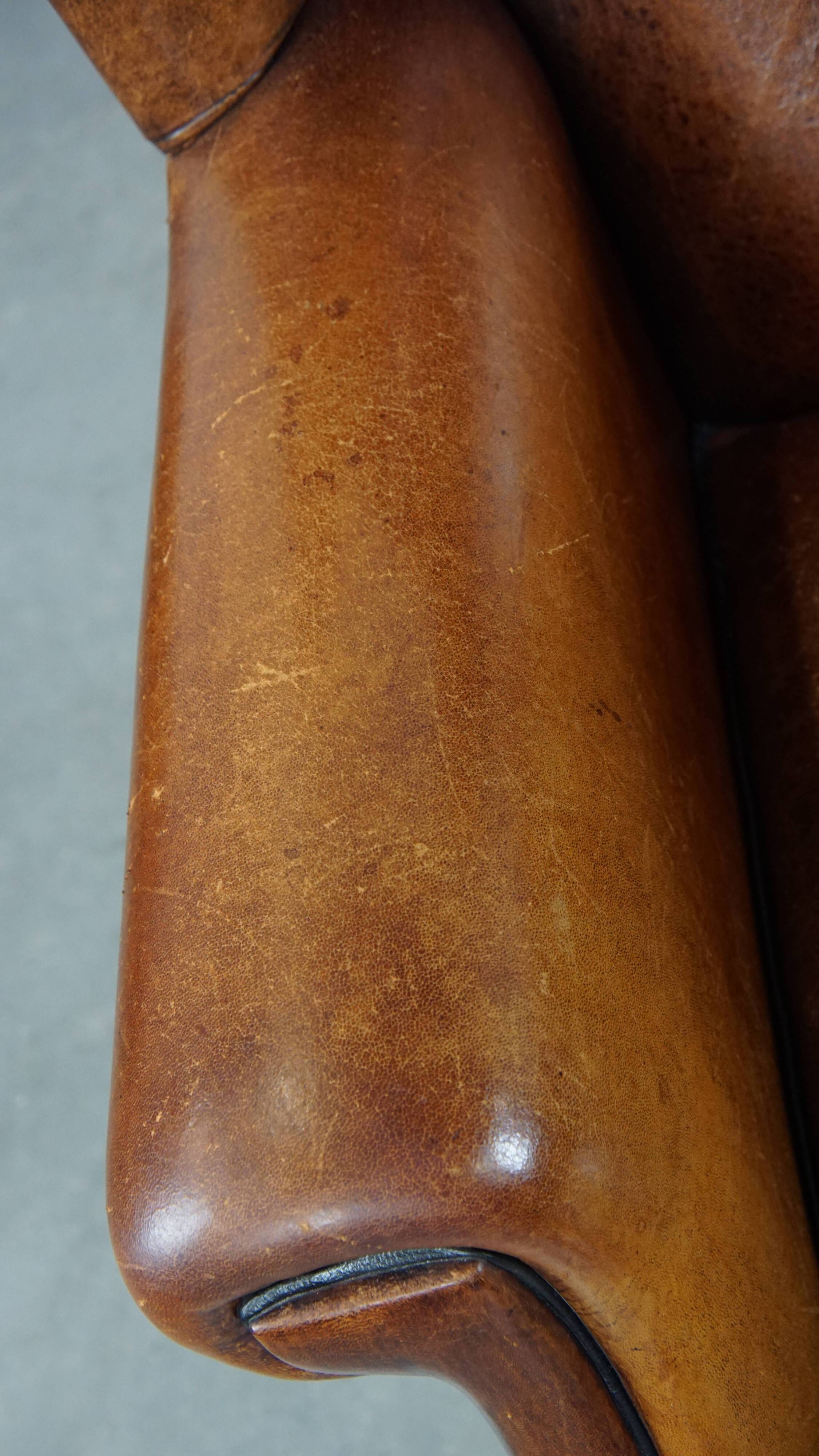 Fauteuil à oreilles en cuir de mouton vintage de style anglais