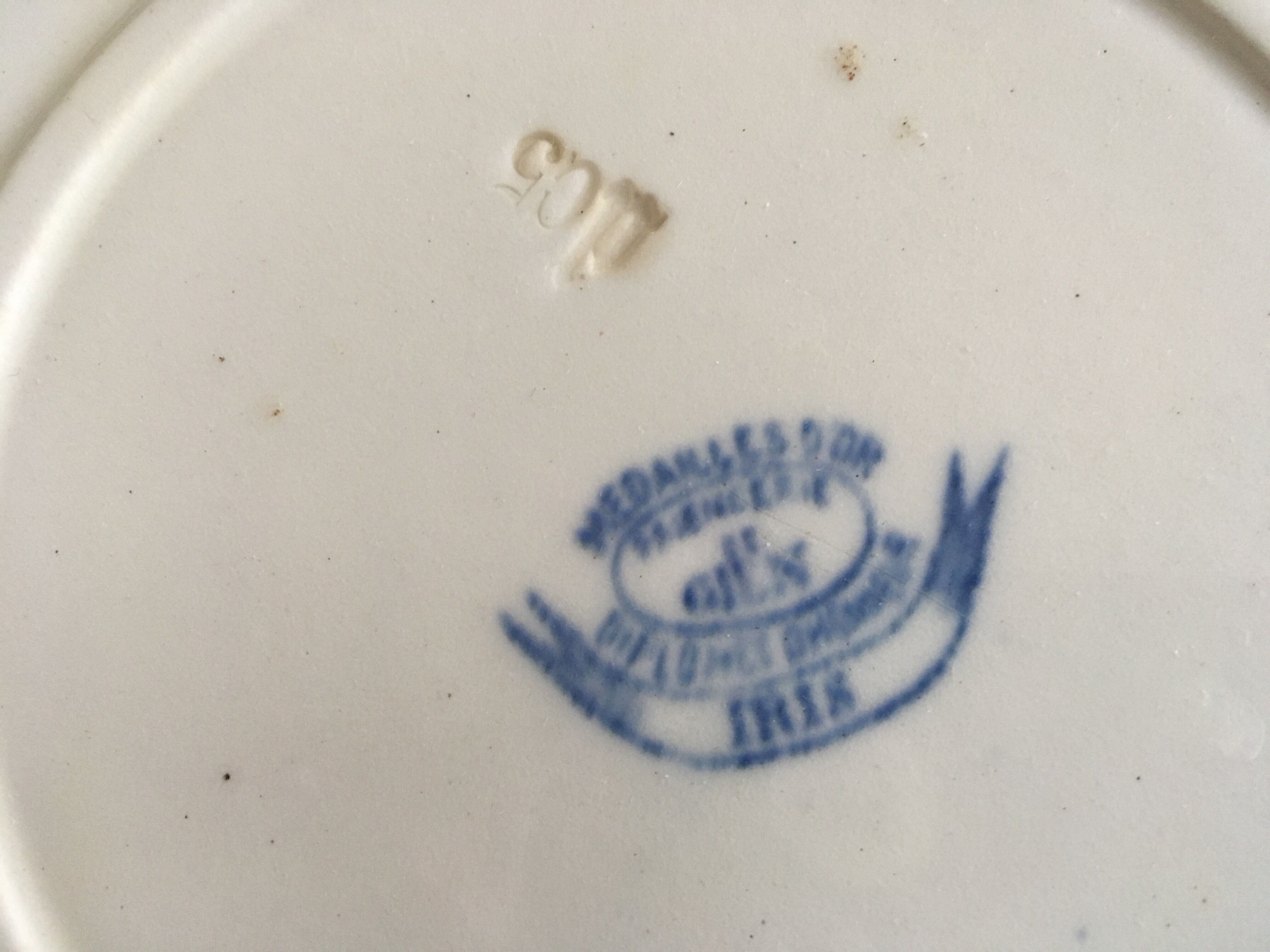 Gien Iris 19th-19th-seeded flower and dragonfly dish