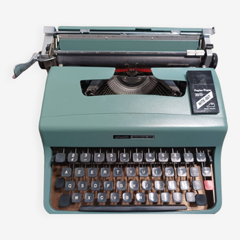 Machine a ecrire olivetti lettera 32 vert années 60 comme neuve