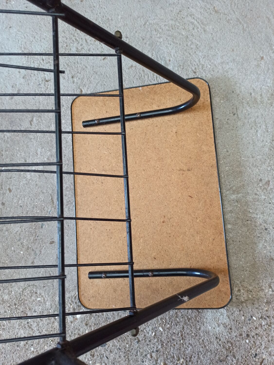 Table porte revue 1950 rouge et noire