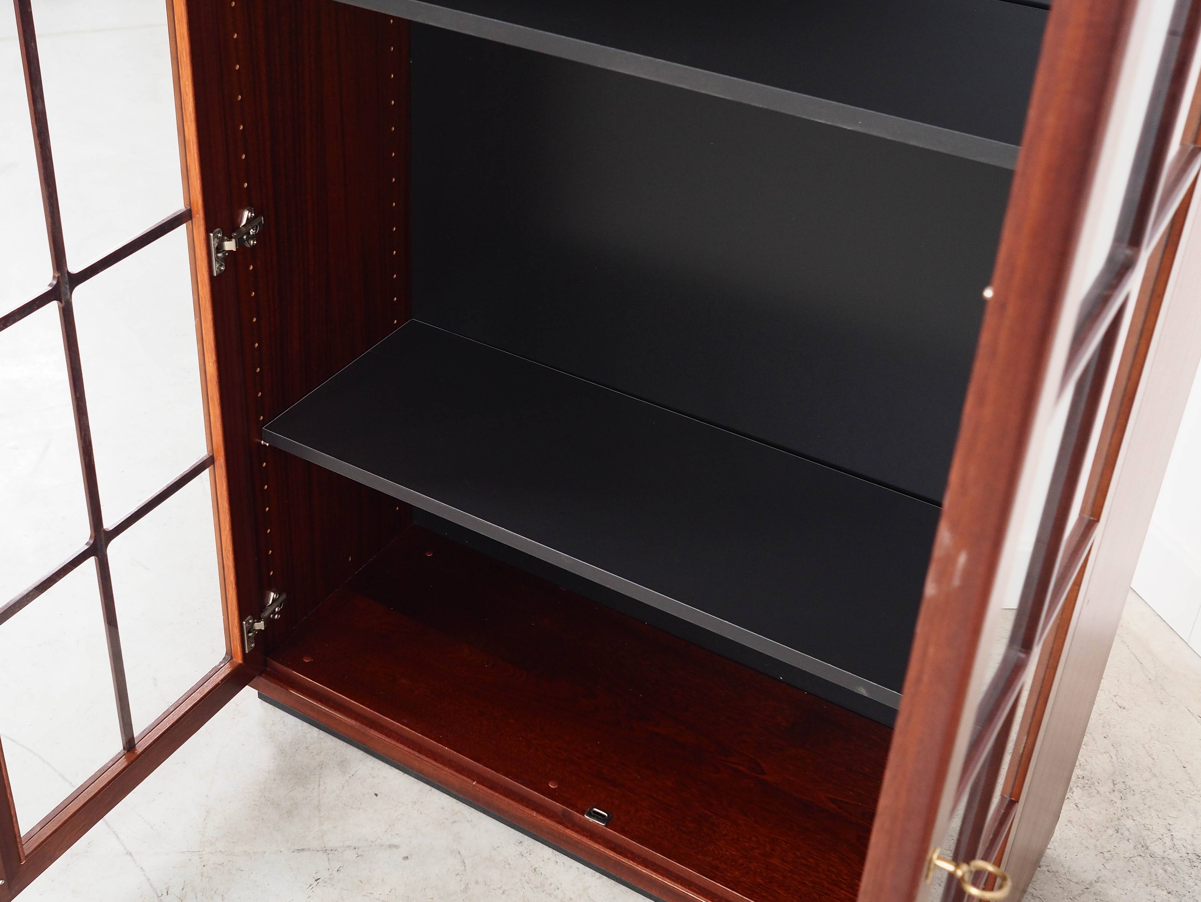 Vitrine en acajou, design danois, années 1970, fabriquée au Danemark