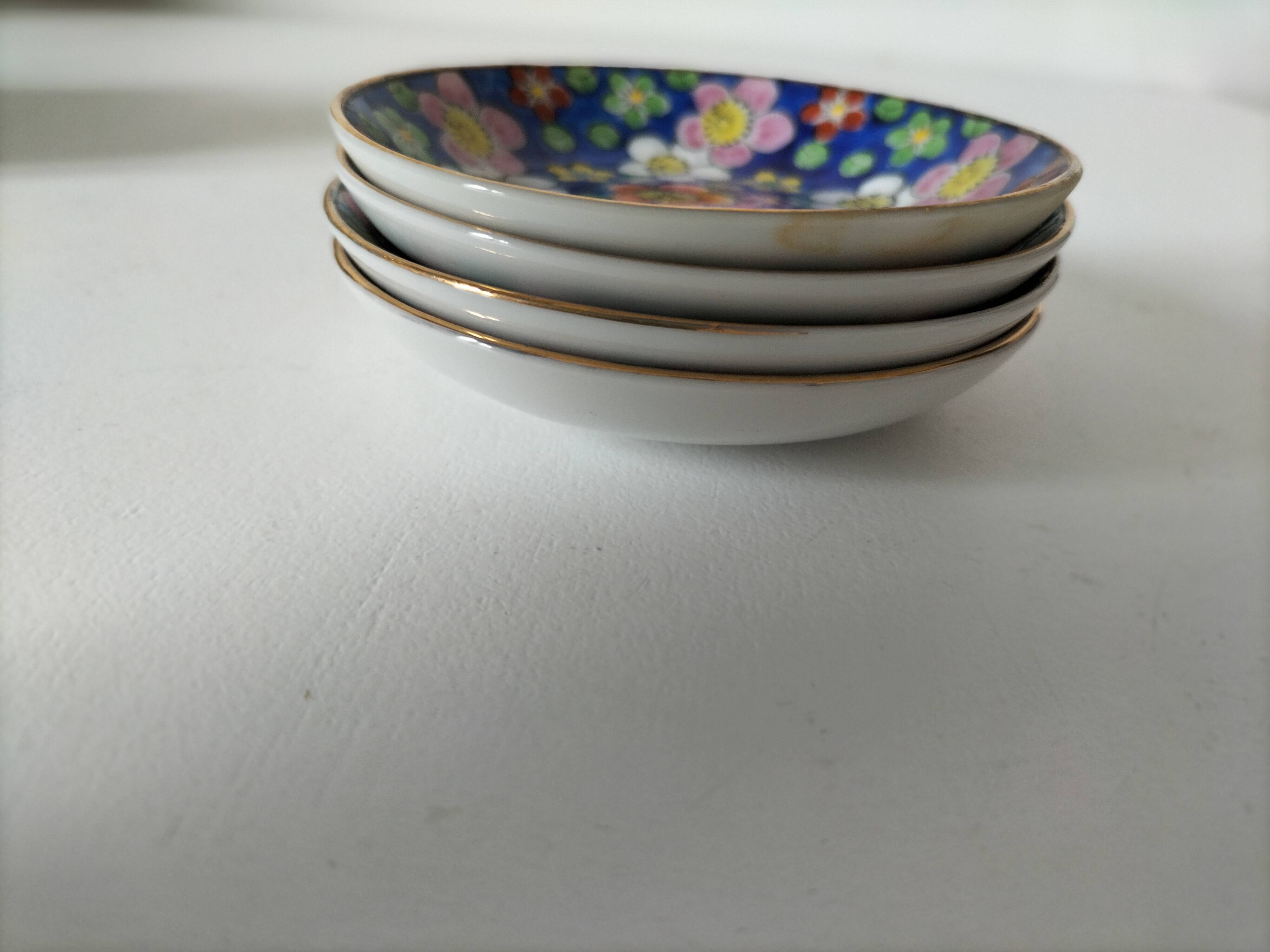 Set of 4 vintage Japanese mini bowls