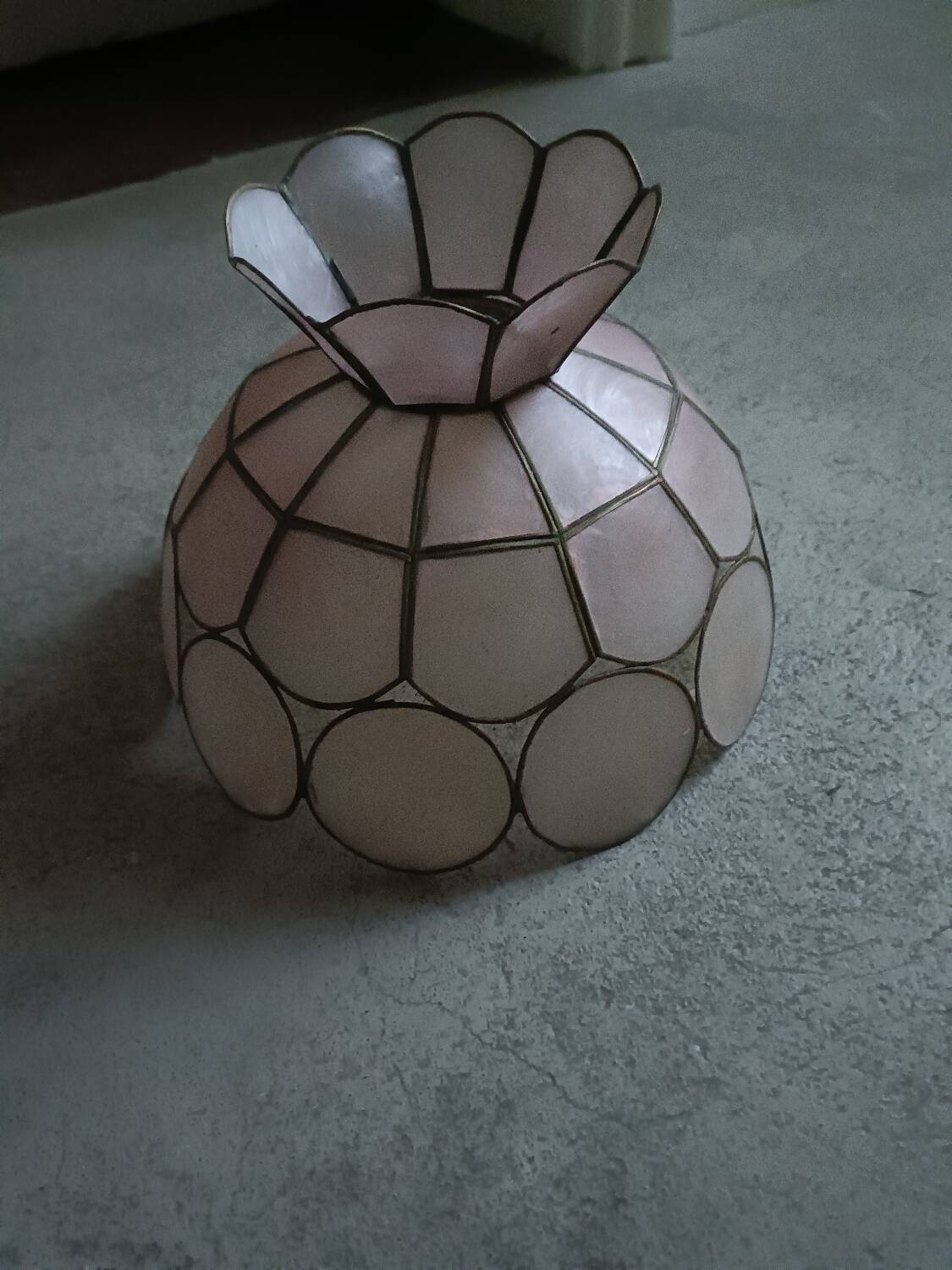 Pink mother-of-pearl lampshade