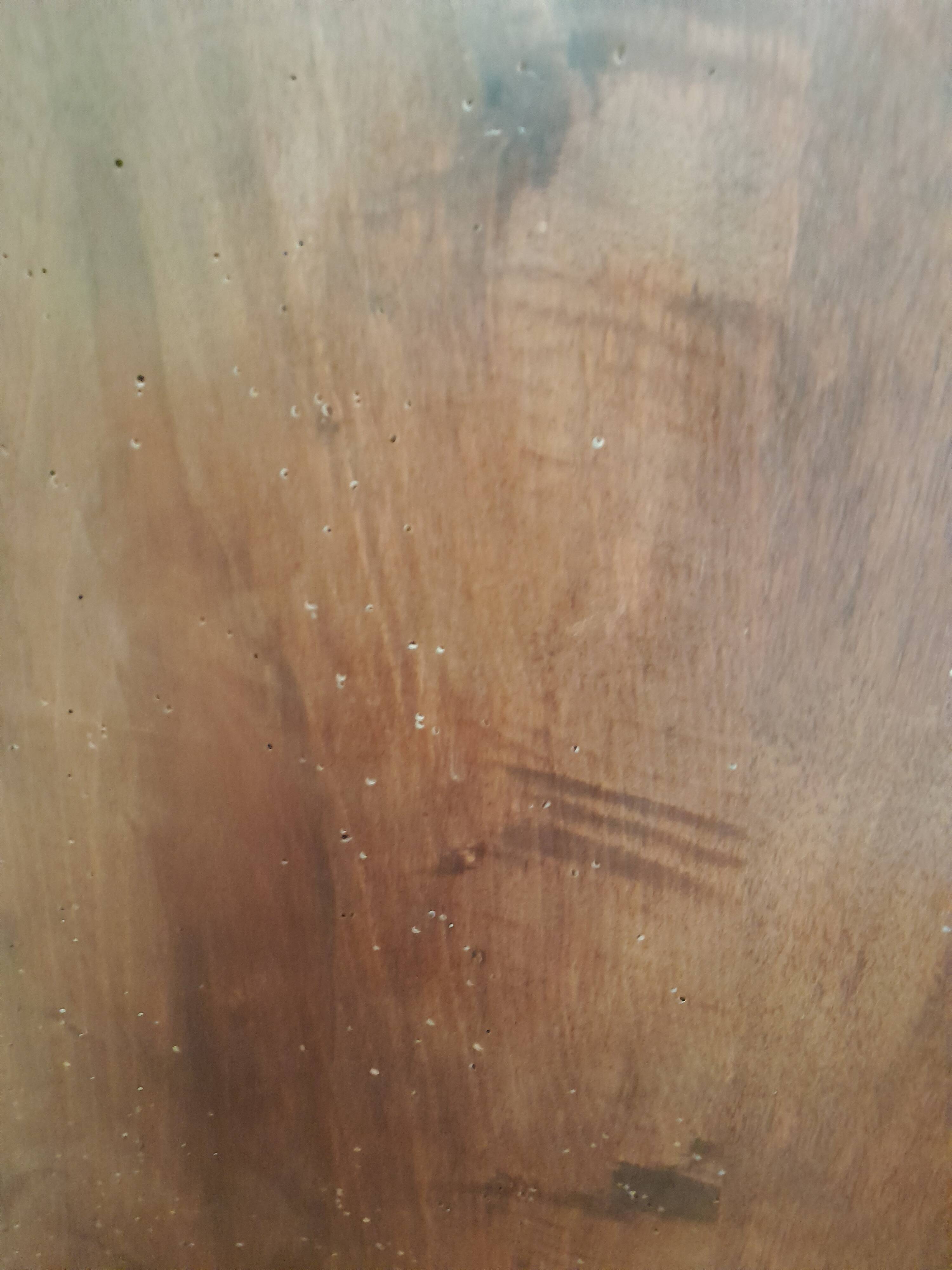 Armoire ancienne de style Louis Philippe en noyer