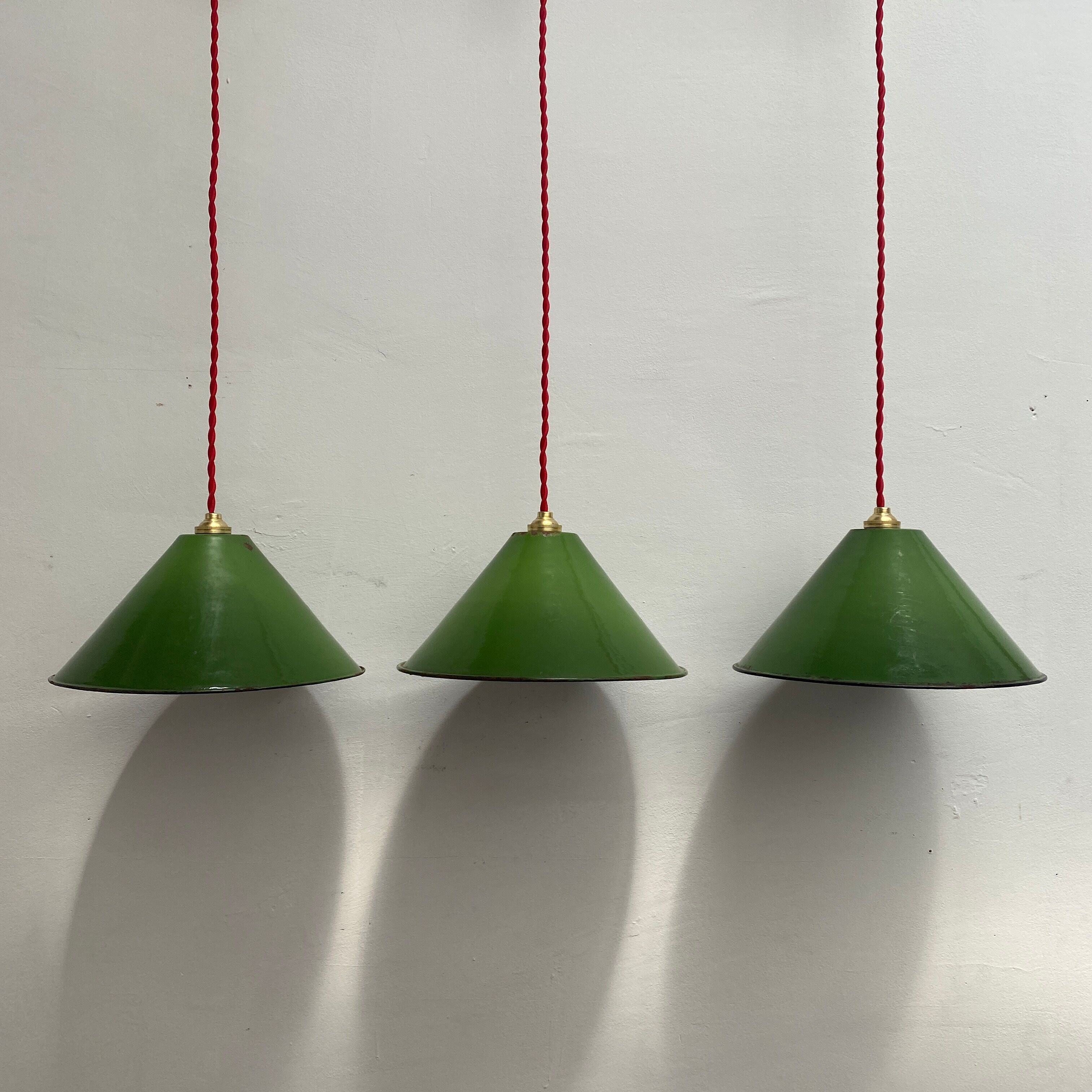 Lot 3 old industrial conical suspensions emaillees 25 cm