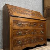 Commode scriban époque XVIIIeme en merisier sculpté circa 1780