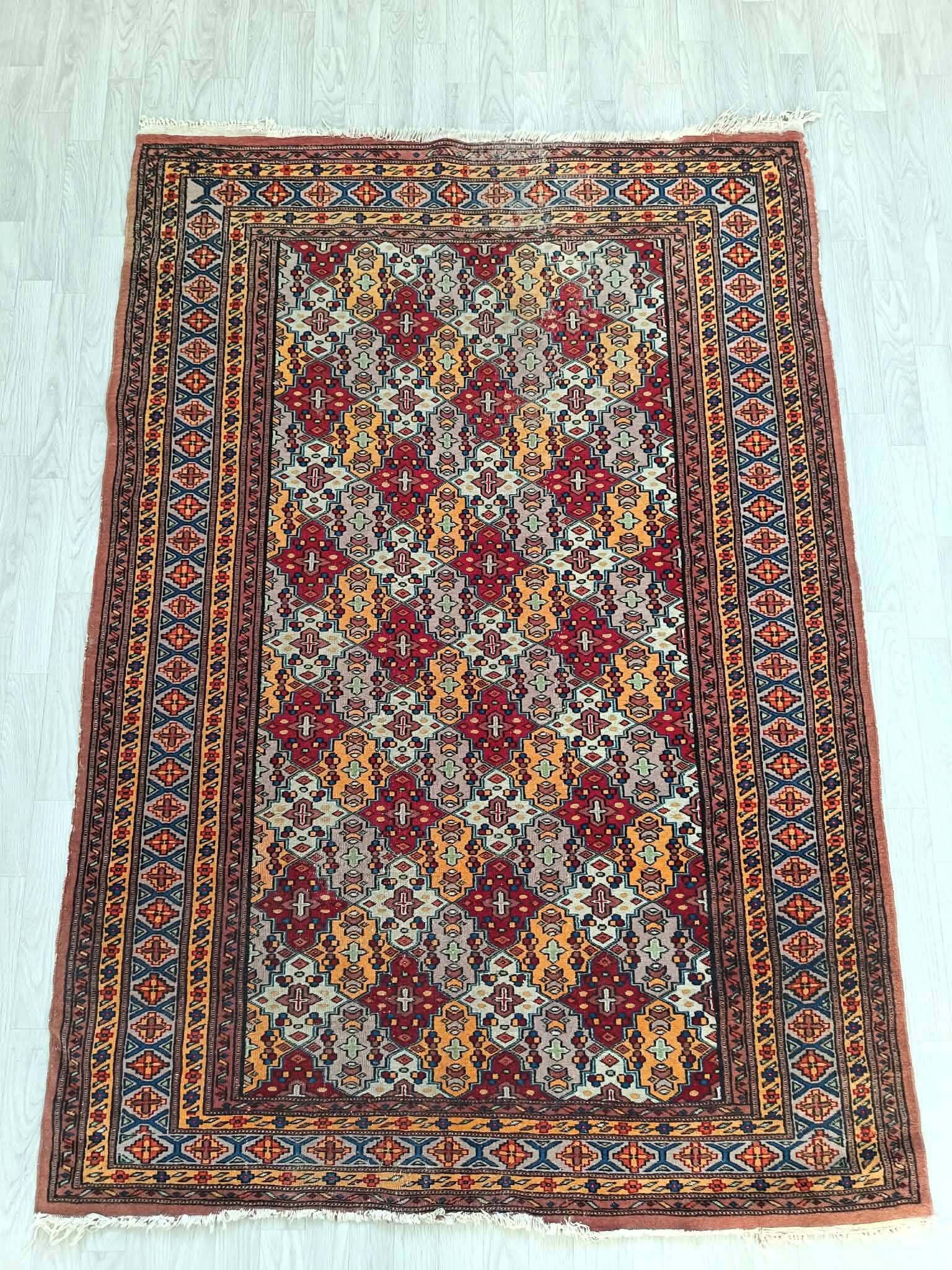Handmade Pakistani carpet