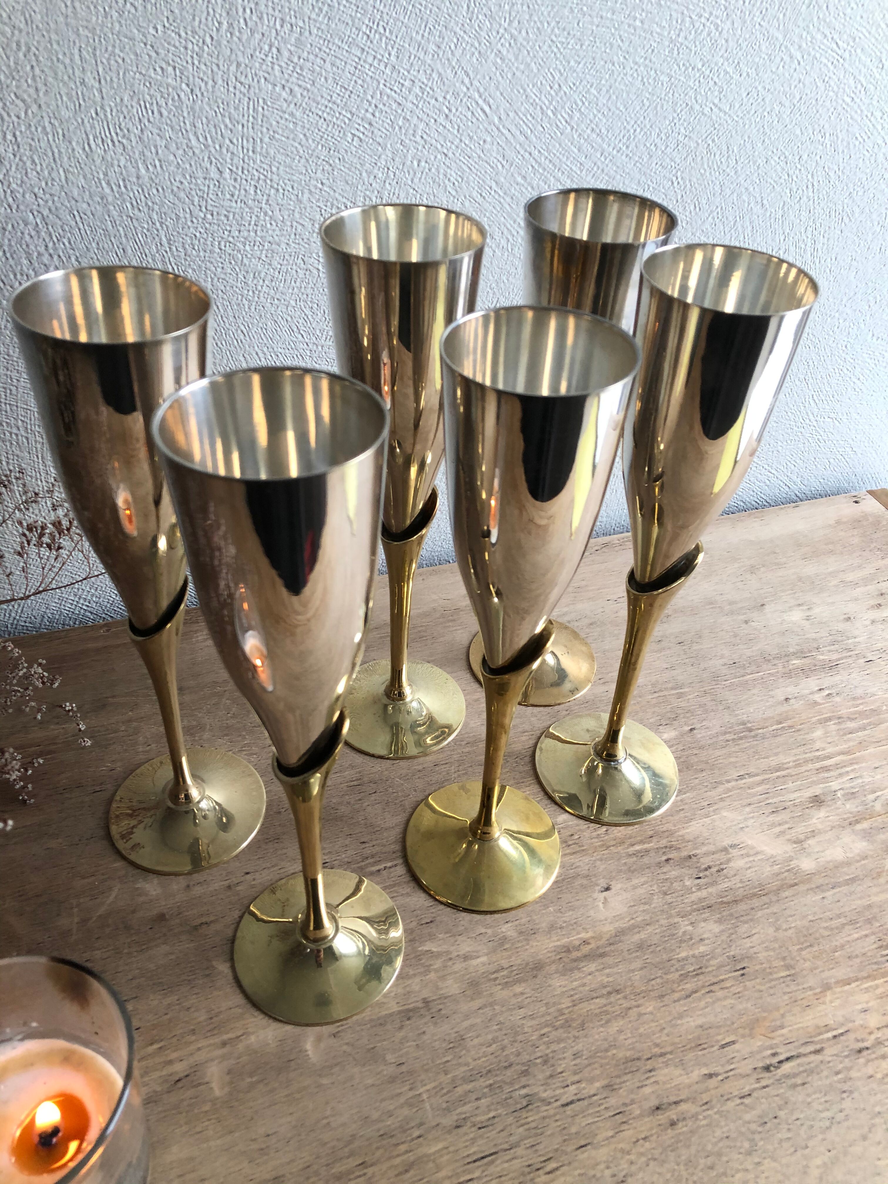 6 flûtes à champagne en laiton doré