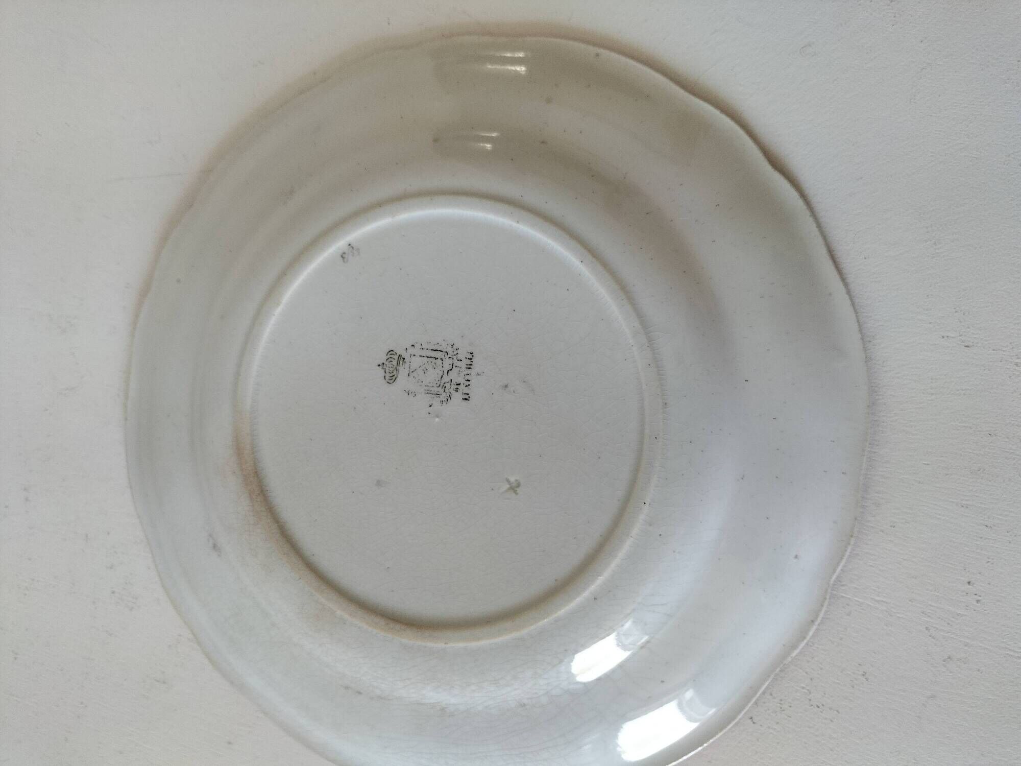 Assiette ancienne Lunéville – décor floral & insecte – vers 1840–1860