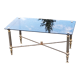 Table basse des années 70 de style néo-classique piètement métal doré et chromé plateau verre fumé