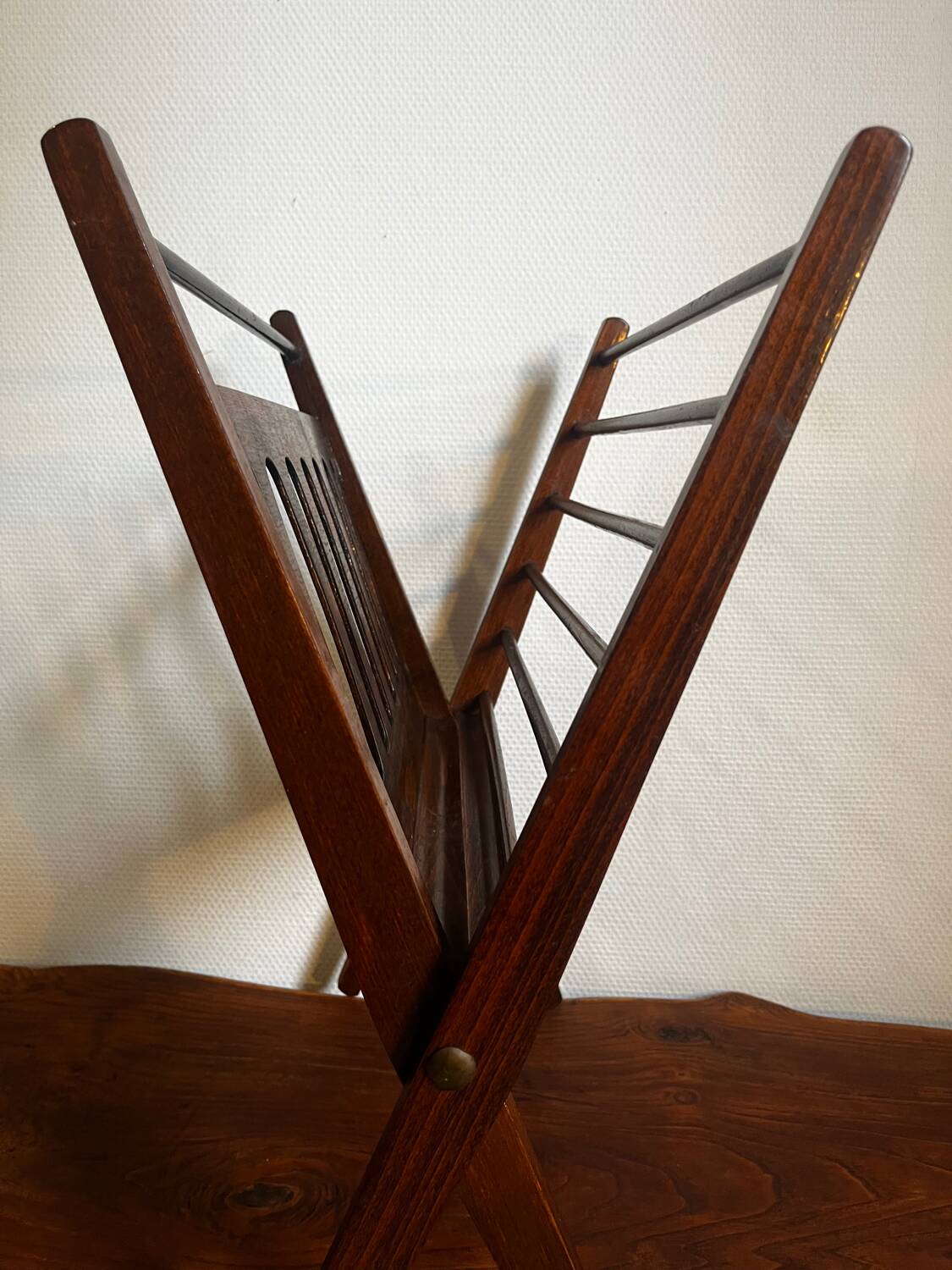 Magazine rack by Cees Braakman in varnished beech, circa 1960