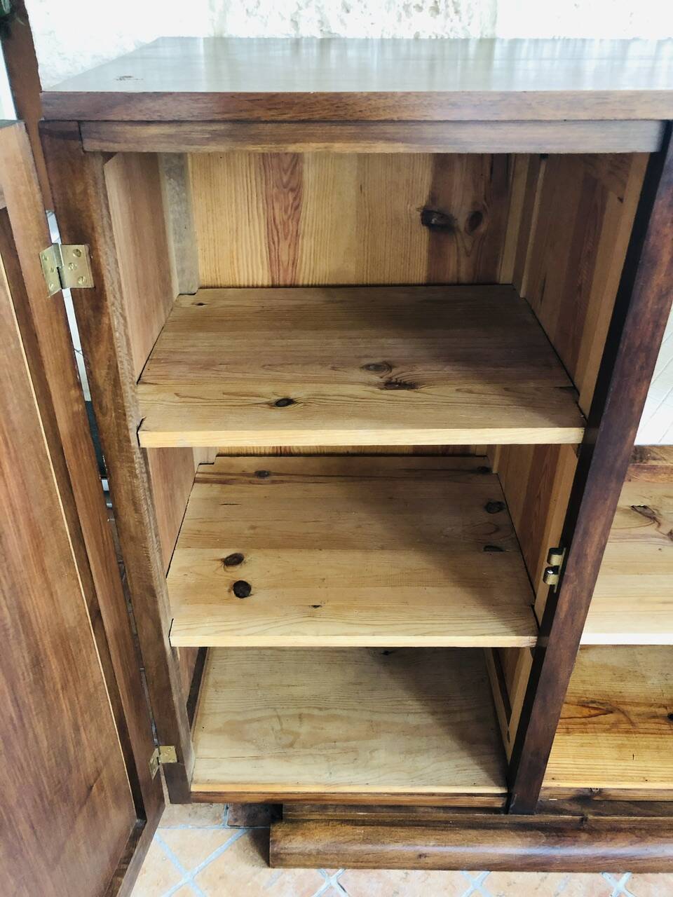 Art Deco low walnut sideboard Circa 1930/1940