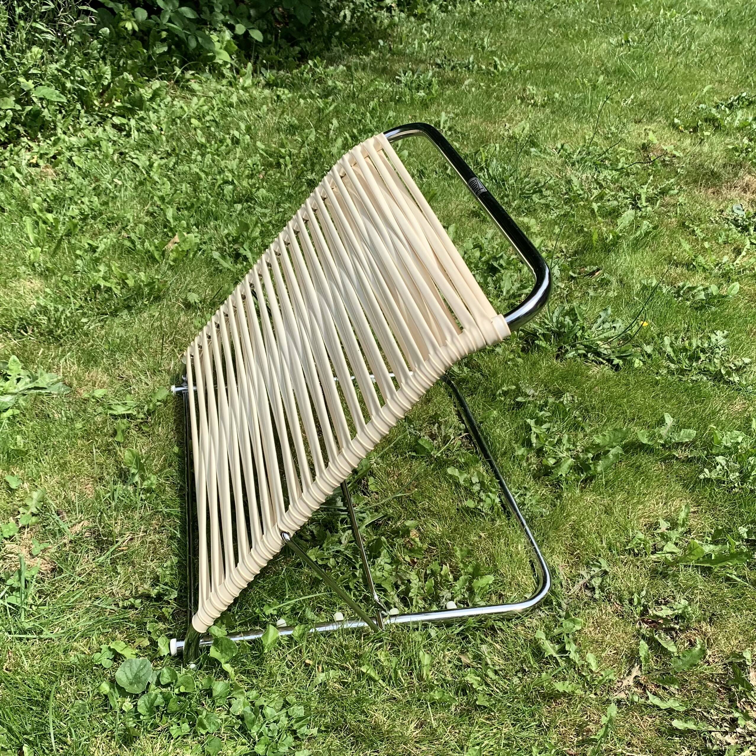 Torck - Vintage beach folder in chrome metal and white scoubidou