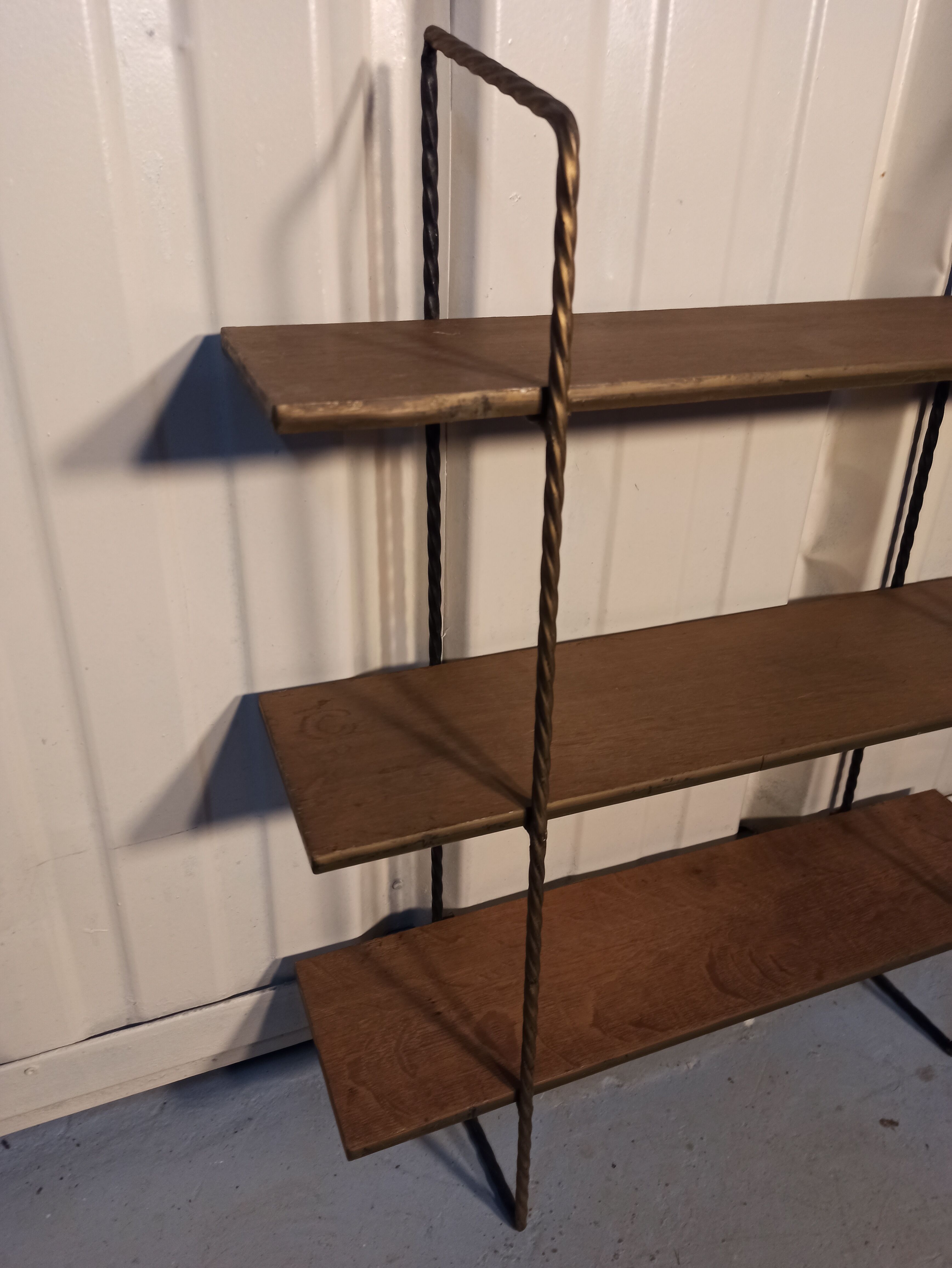 Shelf string iron and wood 3 trays