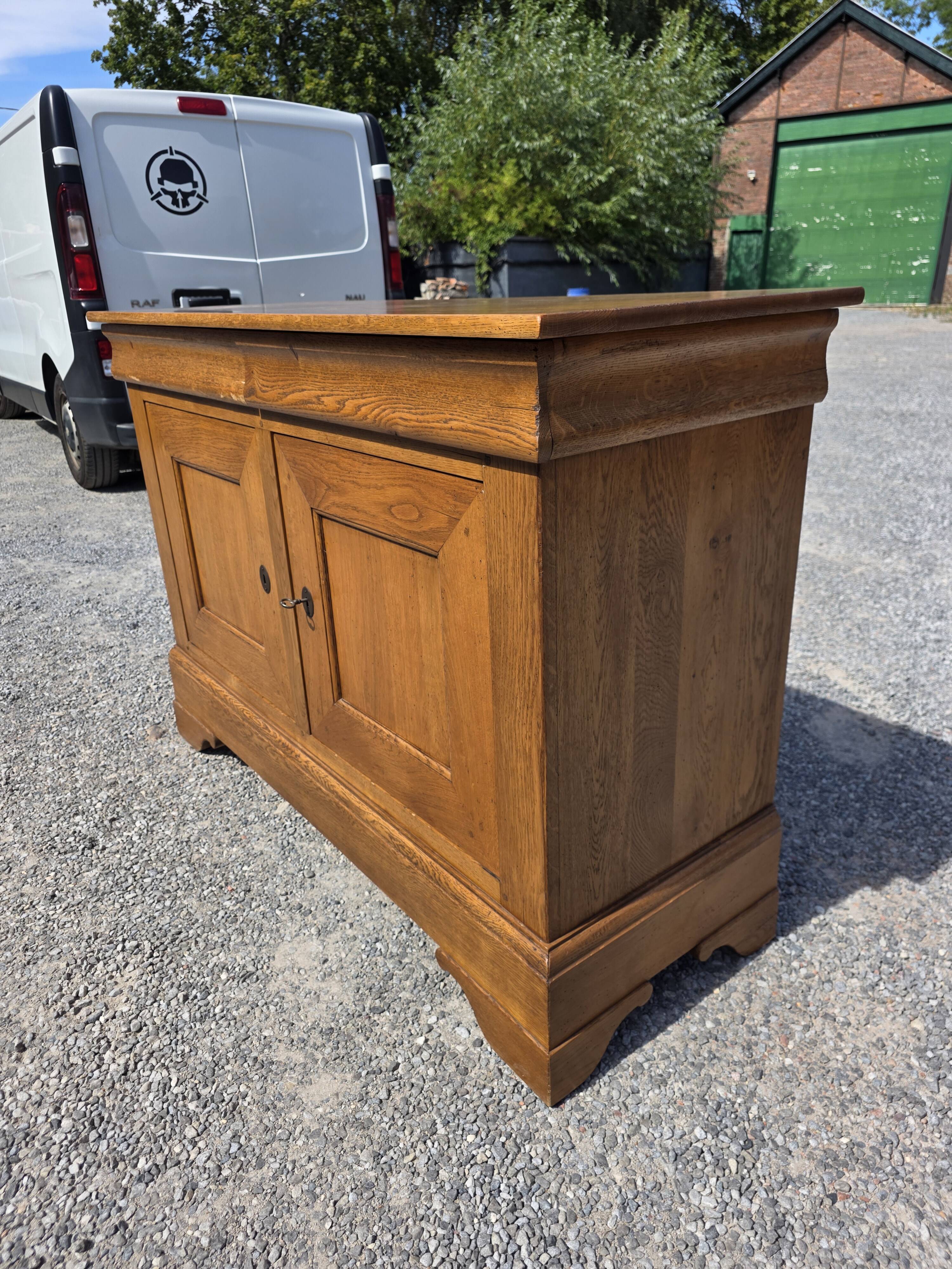 Louis Philippe buffet in solid oak.