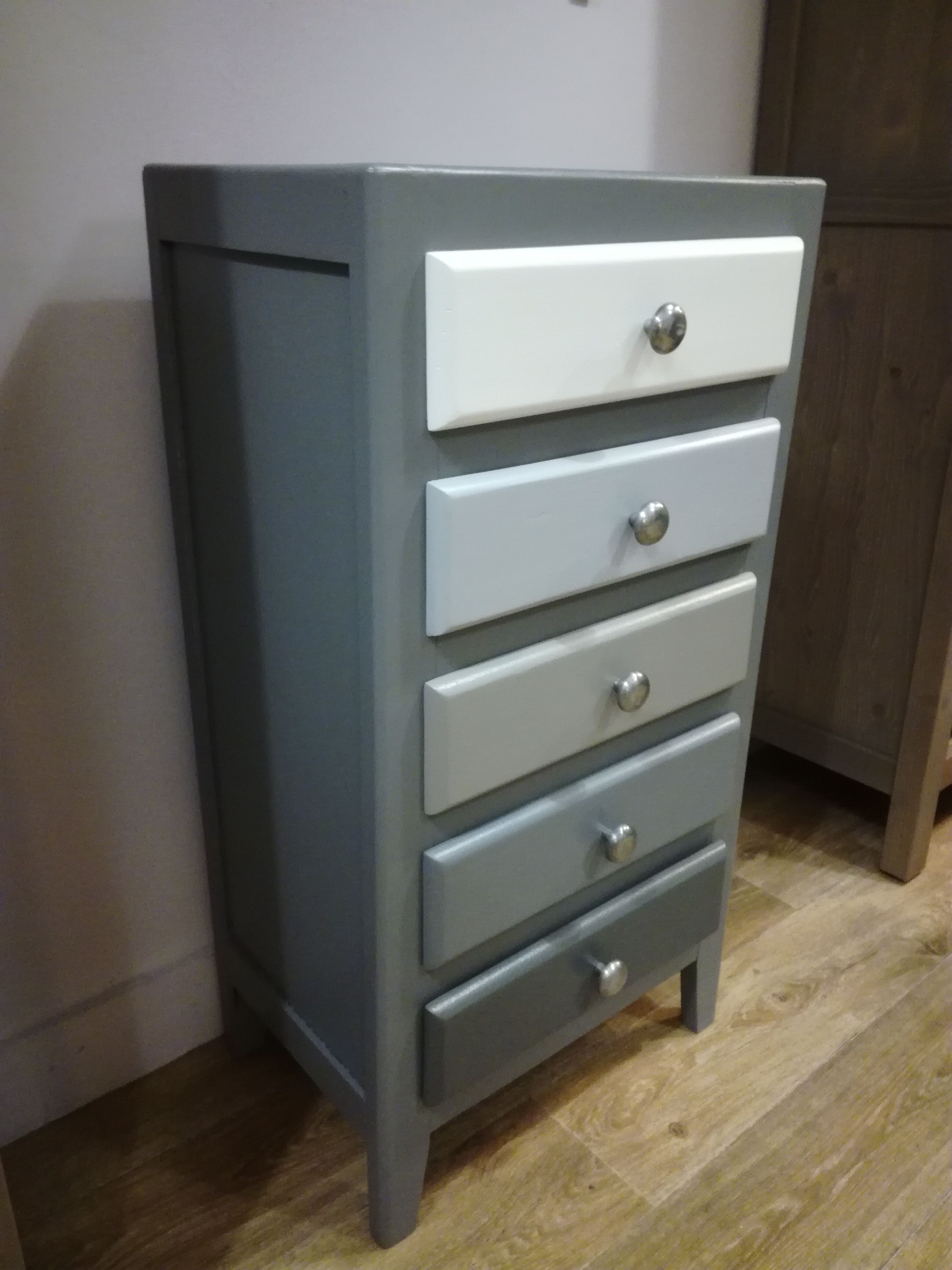 Grey chest of drawers