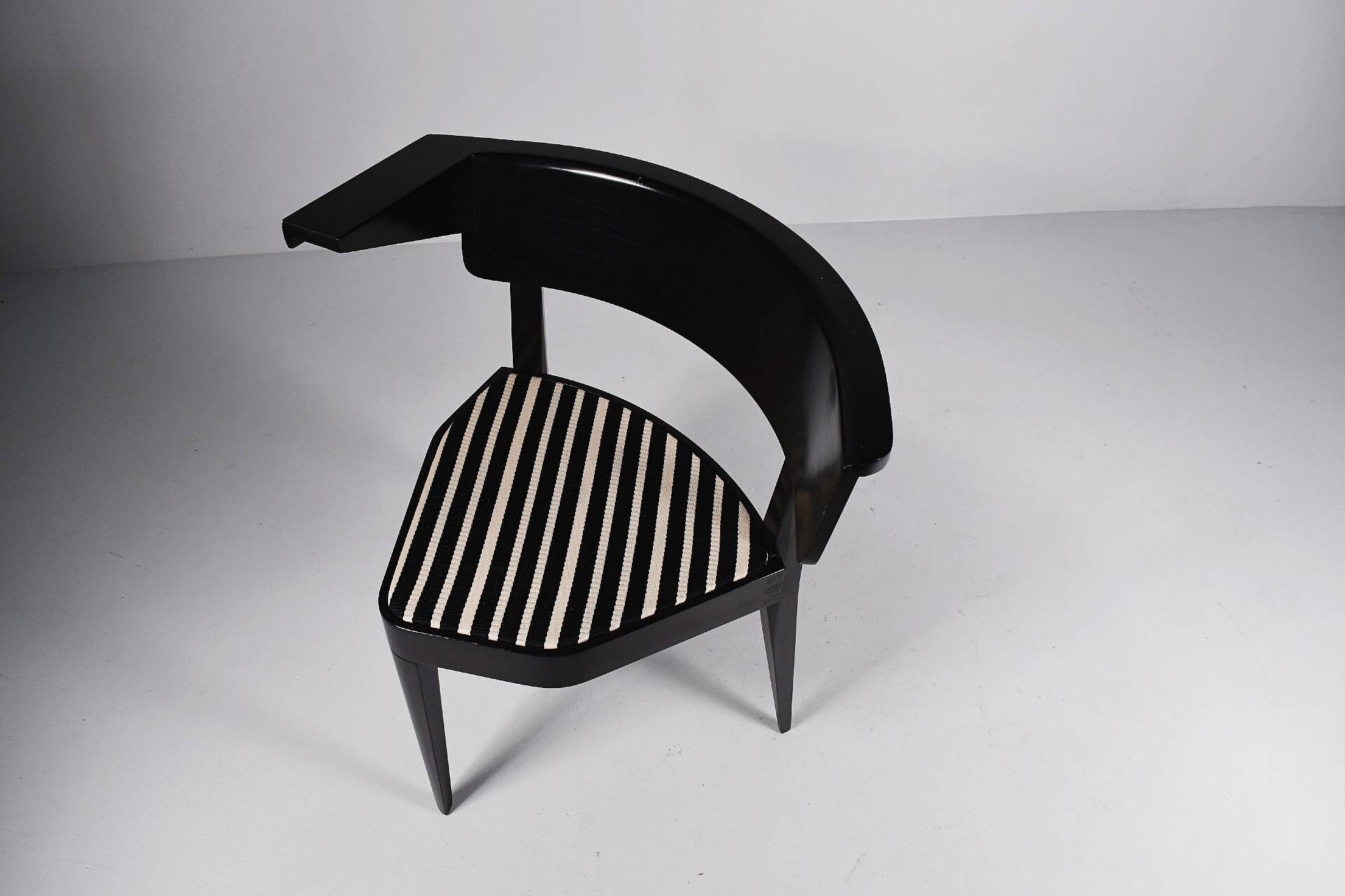 Chaise asymétrique B1 de Stefan Wewerka 1978