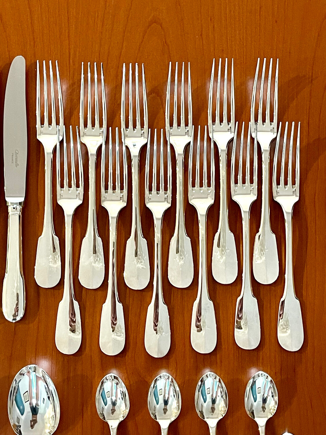 Christofle Cluny, cutlery set of 48 pieces in like-new condition.
