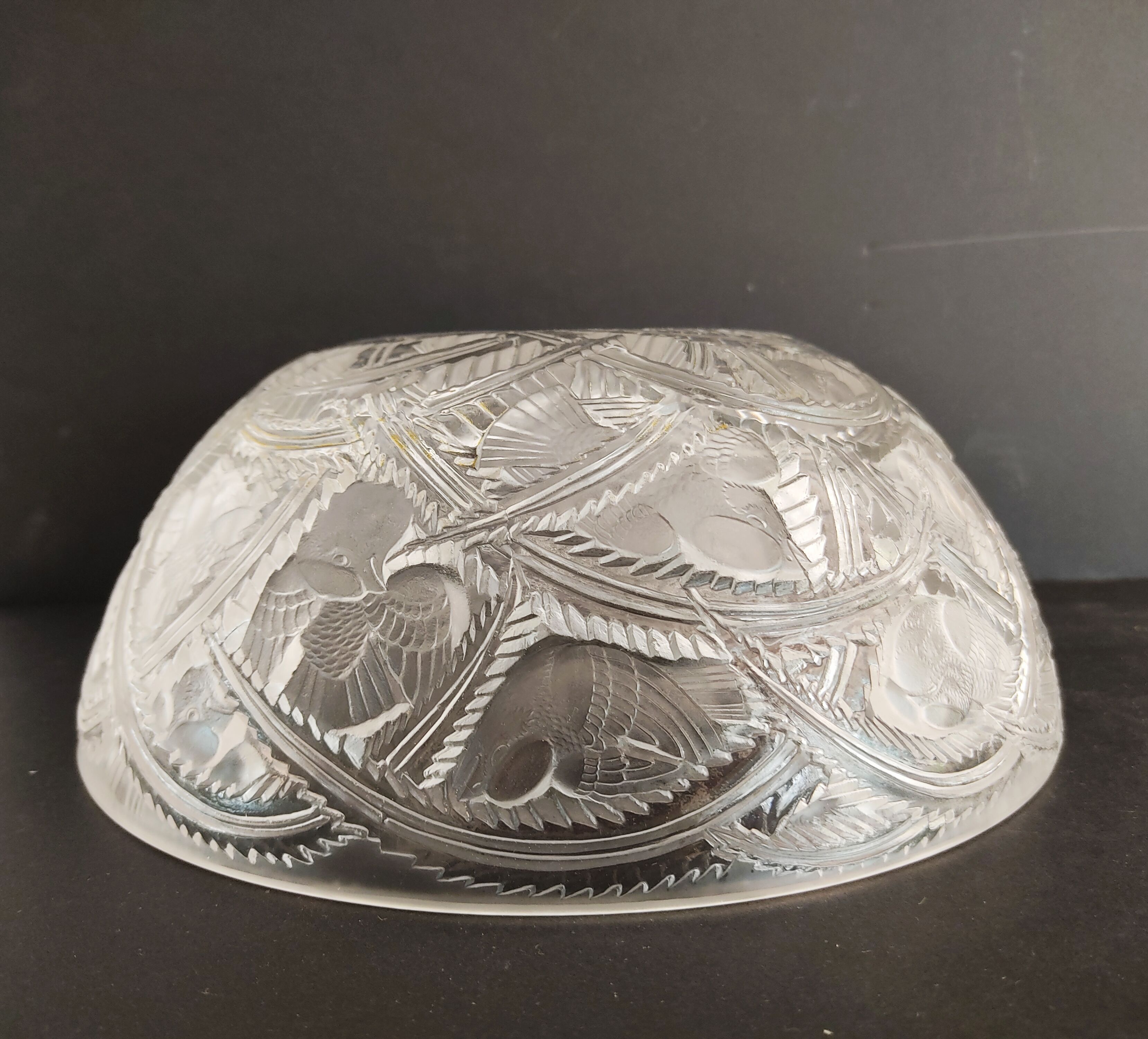 Coupe Lalique pinsons et feuillages signée