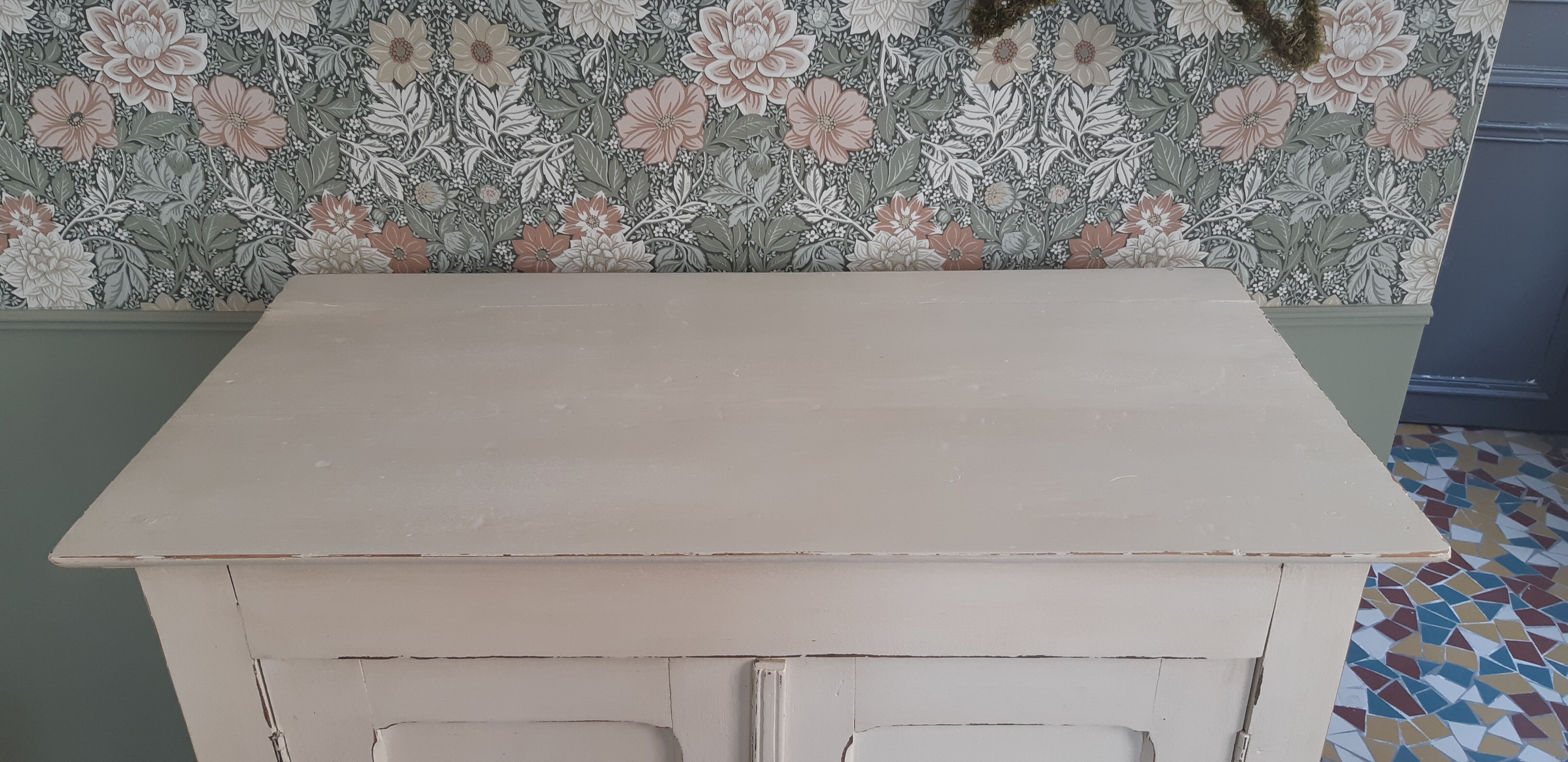 Parisian buffet patinated in chalk