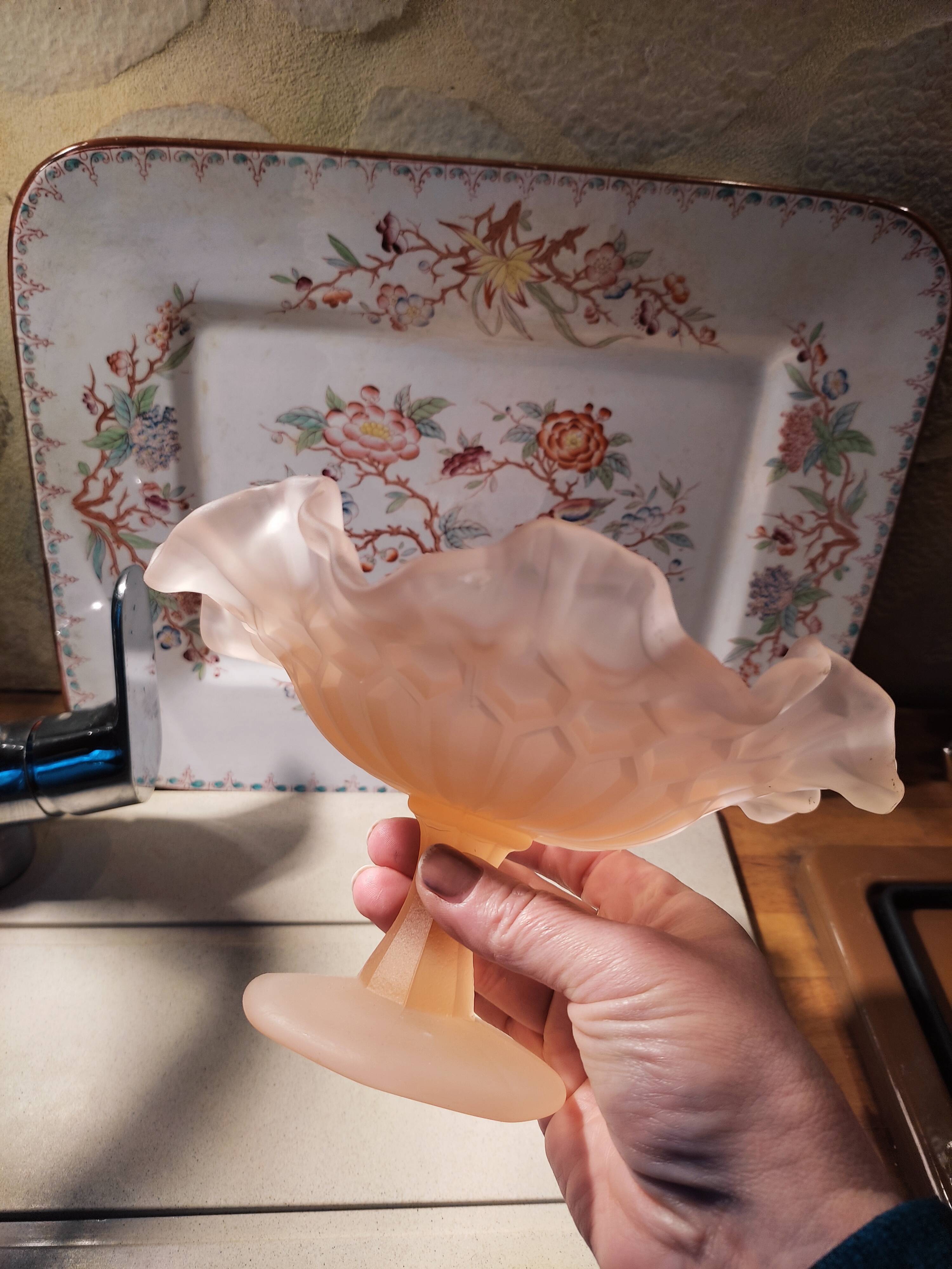 Powder pink and frosted compotier