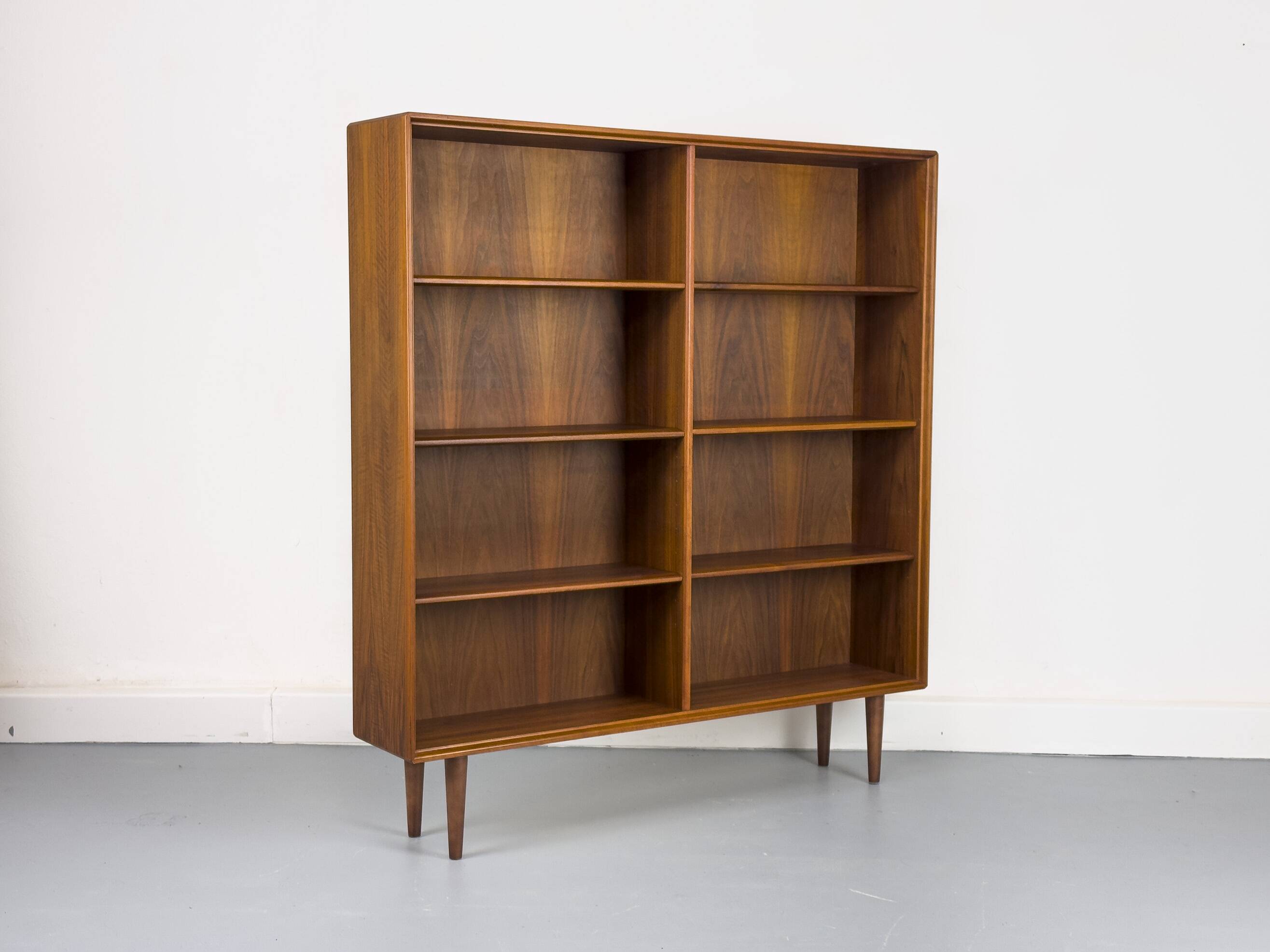 Grande Bibliothèque en Noyer par Bertil Fridhagen pour Bodafors, 1969