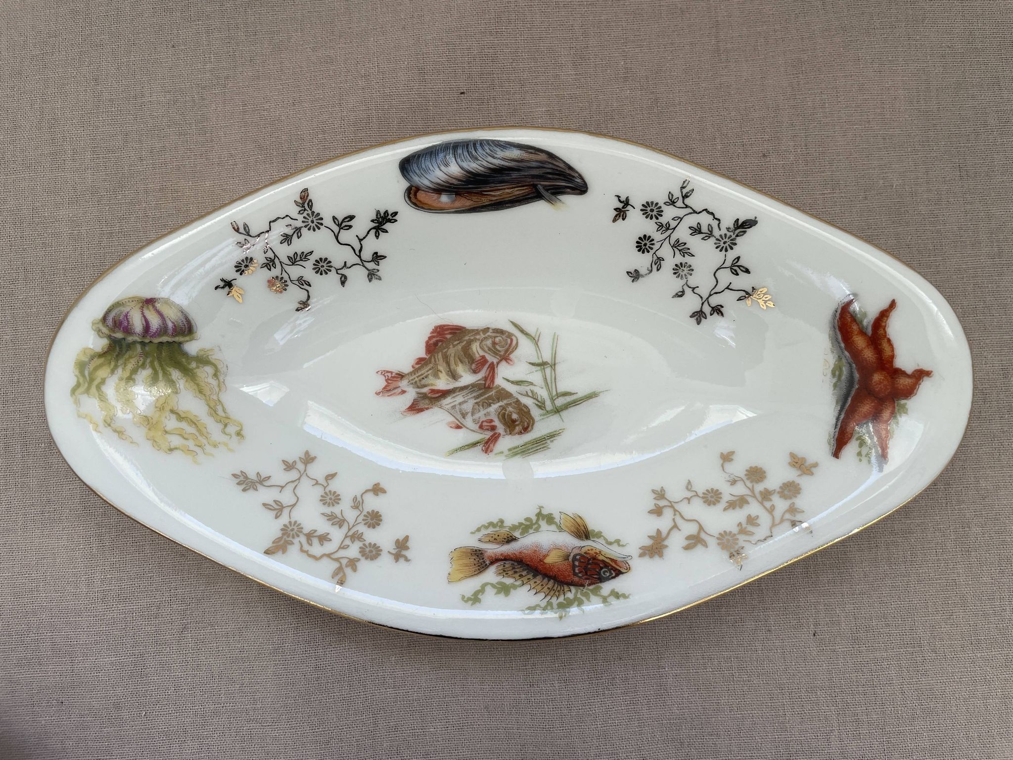 Pair of vintage marine-themed dishes in Berry porcelain.