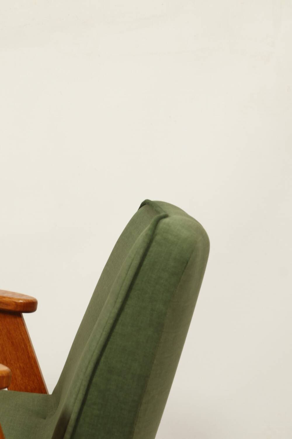 Fauteuil vintage moderne chêne clair vert royal 1962 design par Chierowski