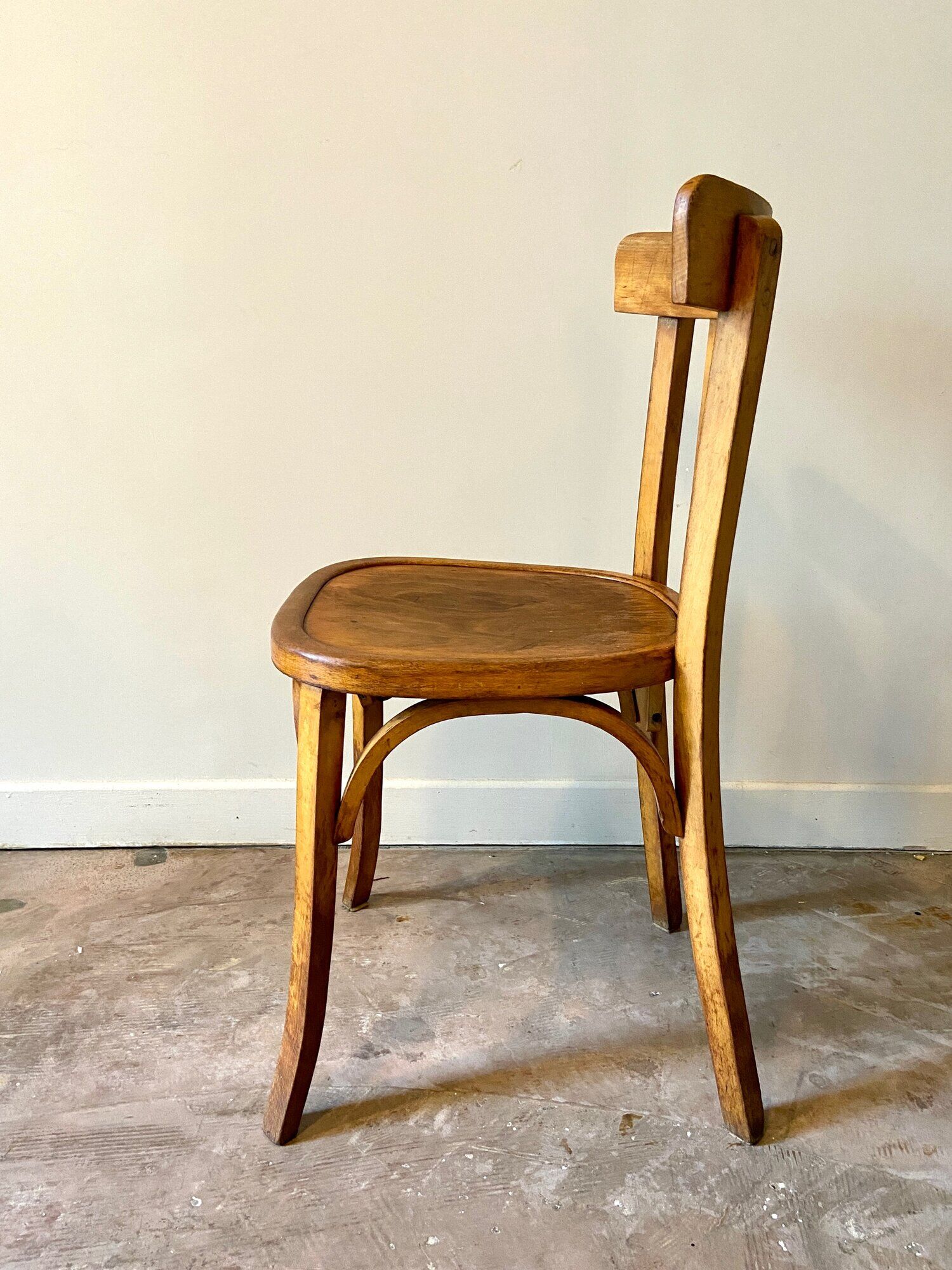 Bistro chair in arched and light beech