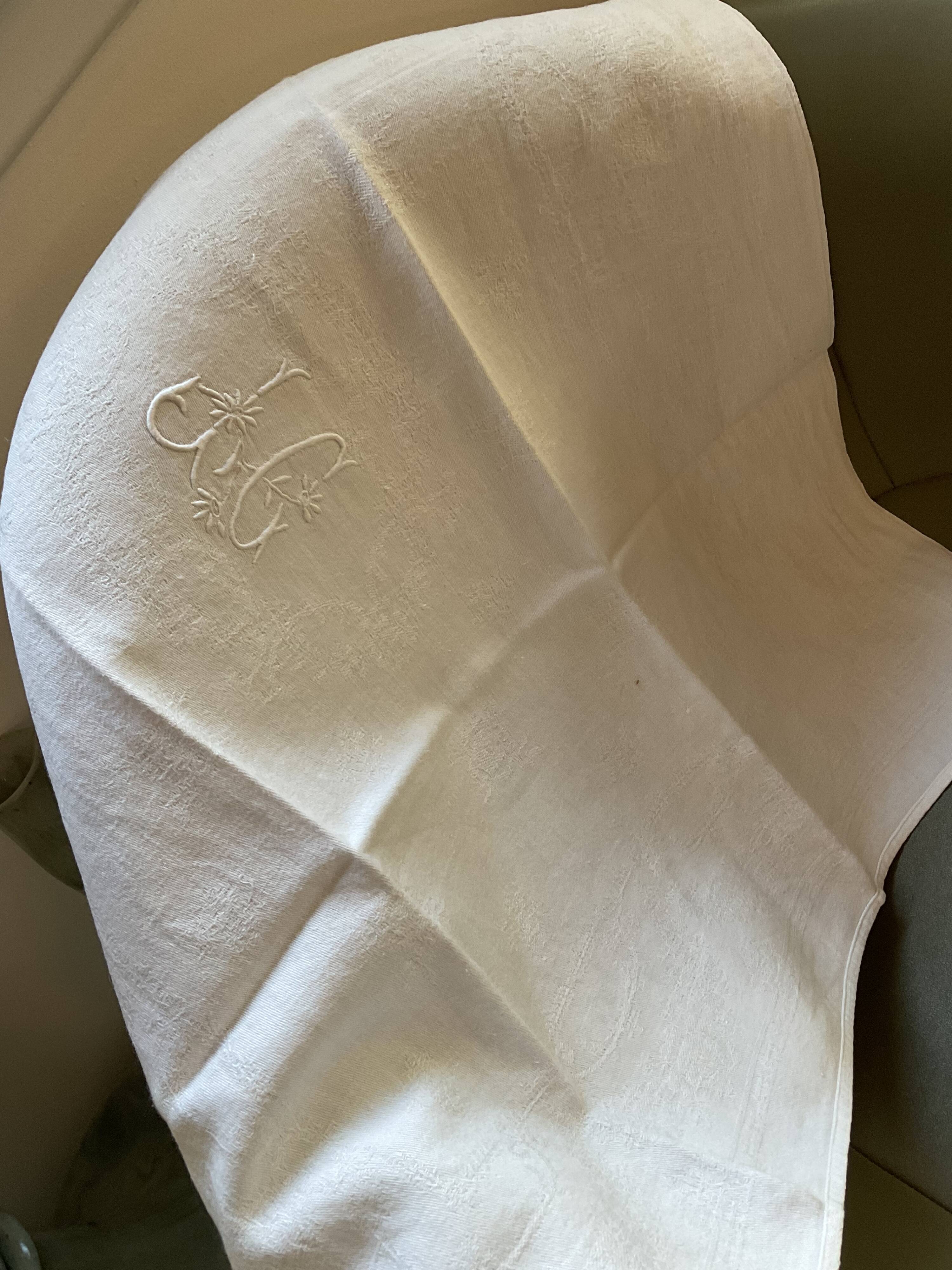 Tablecloth and 12 towels.damask fabrics .embroidered JC