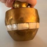 Petit vase vintage en laiton et nacre naturelle