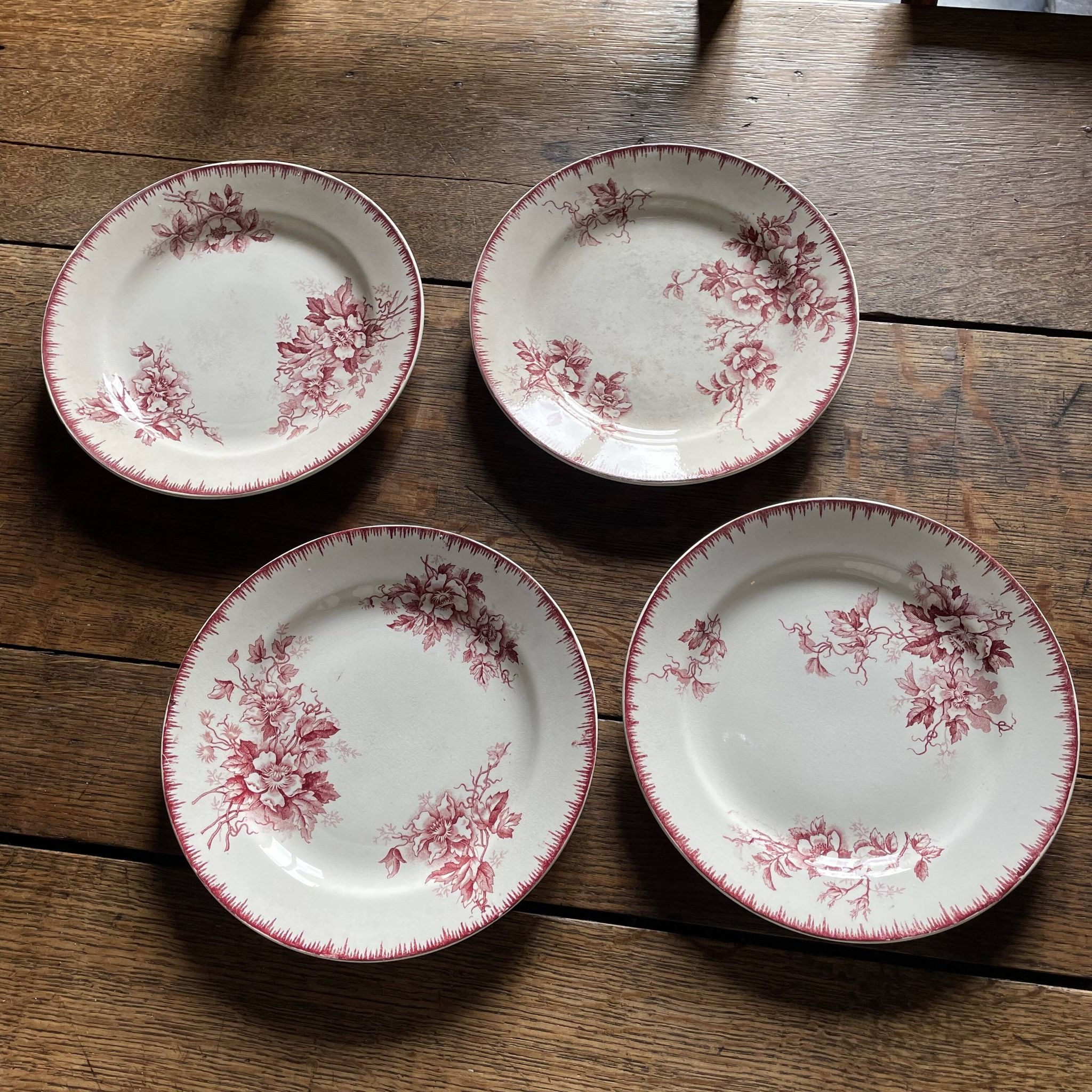 Ensemble de 4 assiettes plates en faïence de Maastricht