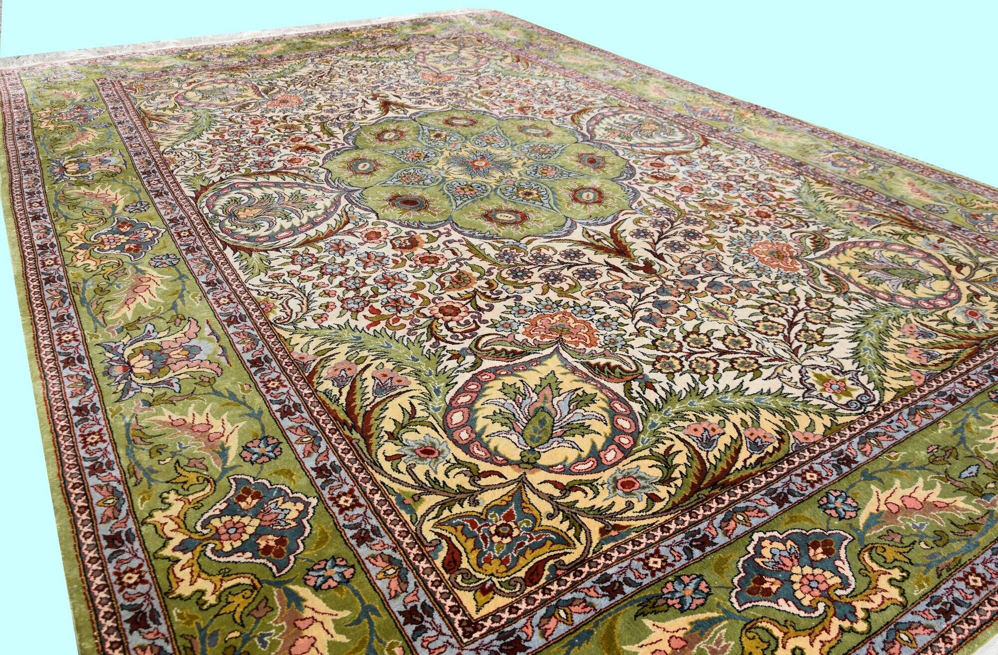 Pure silk Egyptian oriental carpet - : 1.50 X 2.20 meters. Handmade - silk on silk
