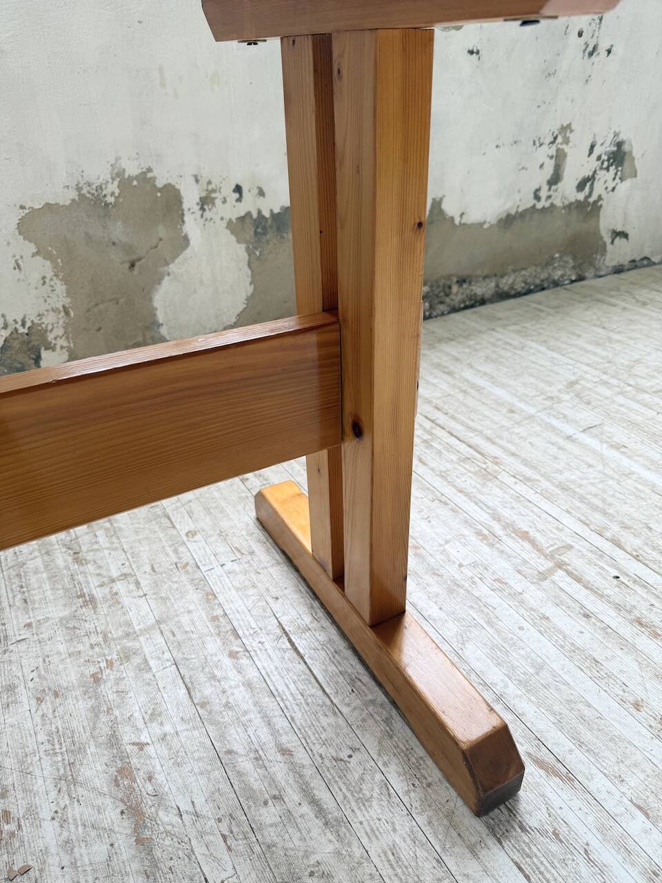 Perriand mountain furniture table 1970