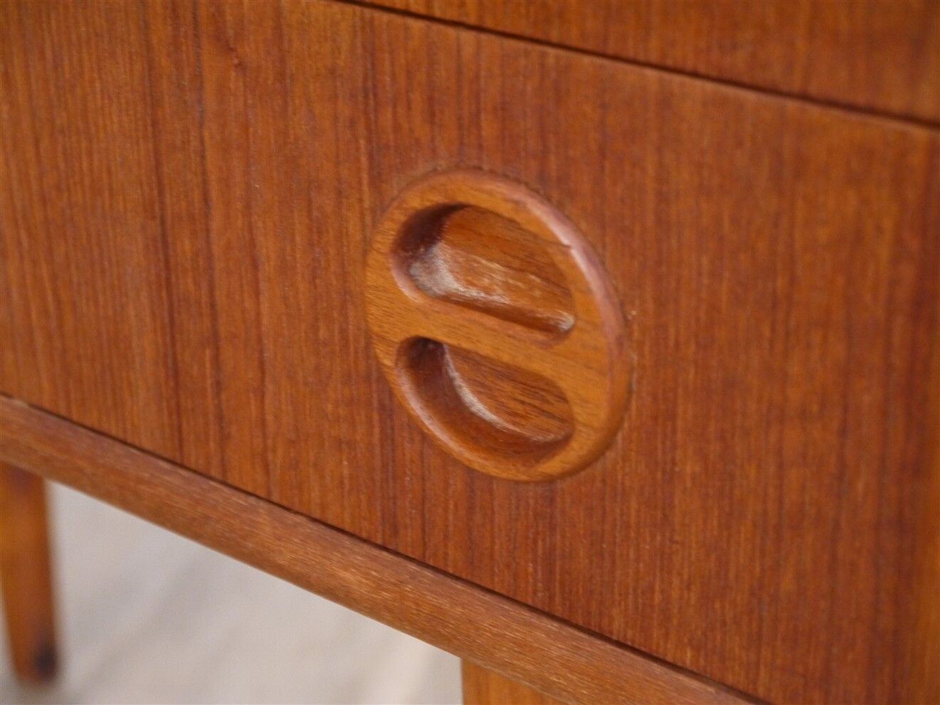 Meuble d'appoint vintage scandinave en teck 1960