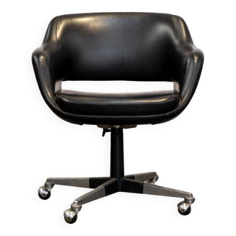 Fauteuil en cuir sur roulettes