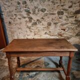 Antique French farmhouse table in oak (1780–1830) – Walnut legs – Rustic provincial dining table