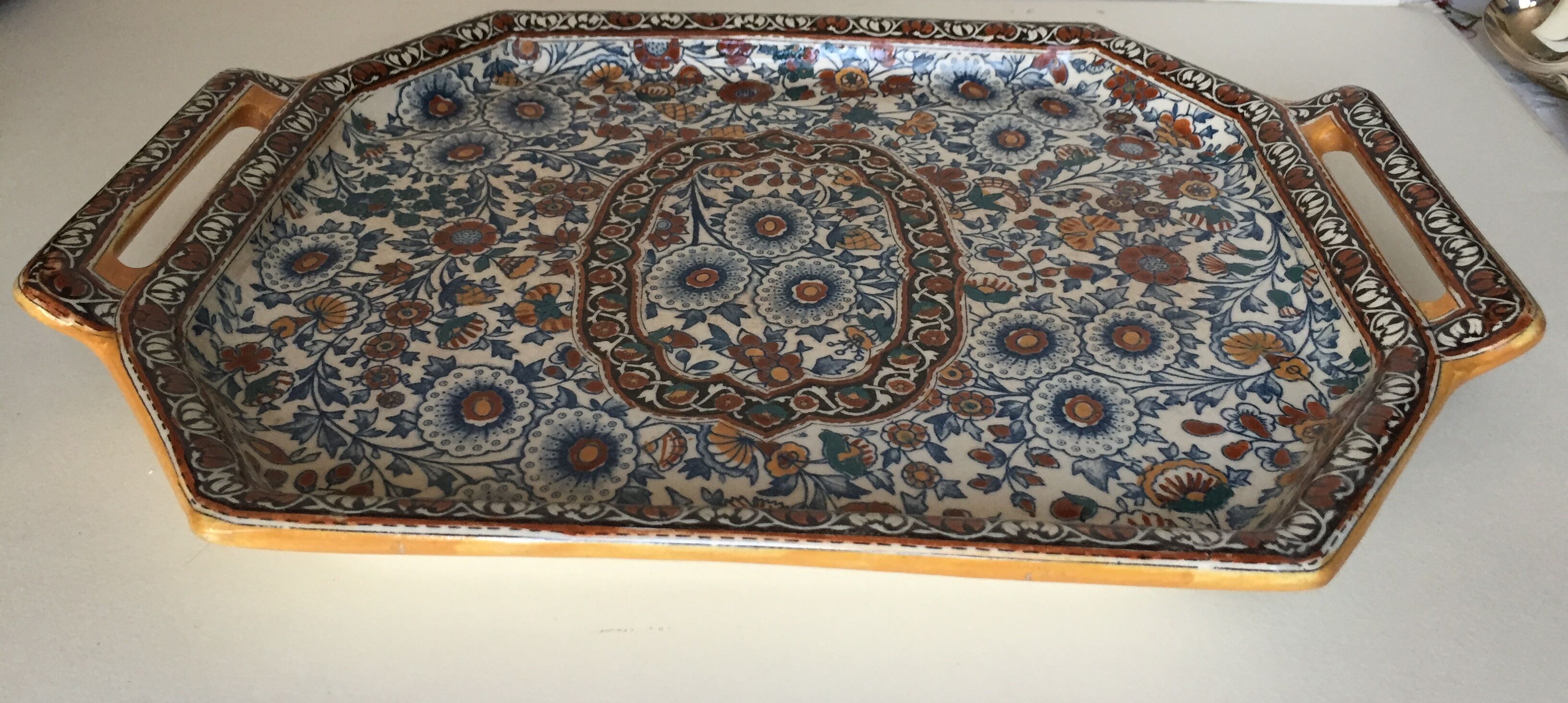 Plateau en faïence de Gien
