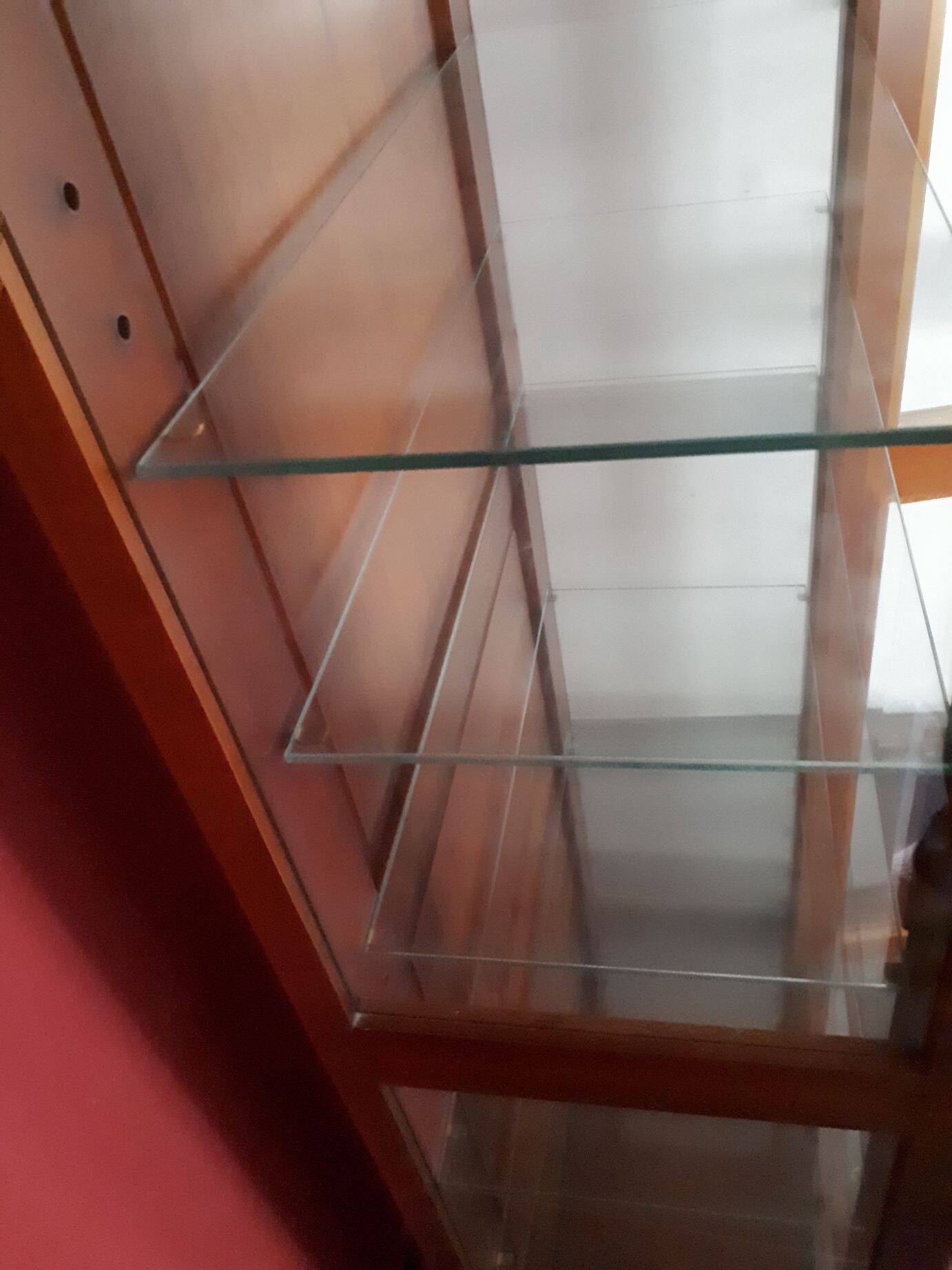 Cherry wood display cabinet with 6 adjustable glass shelves – Drimmer brand